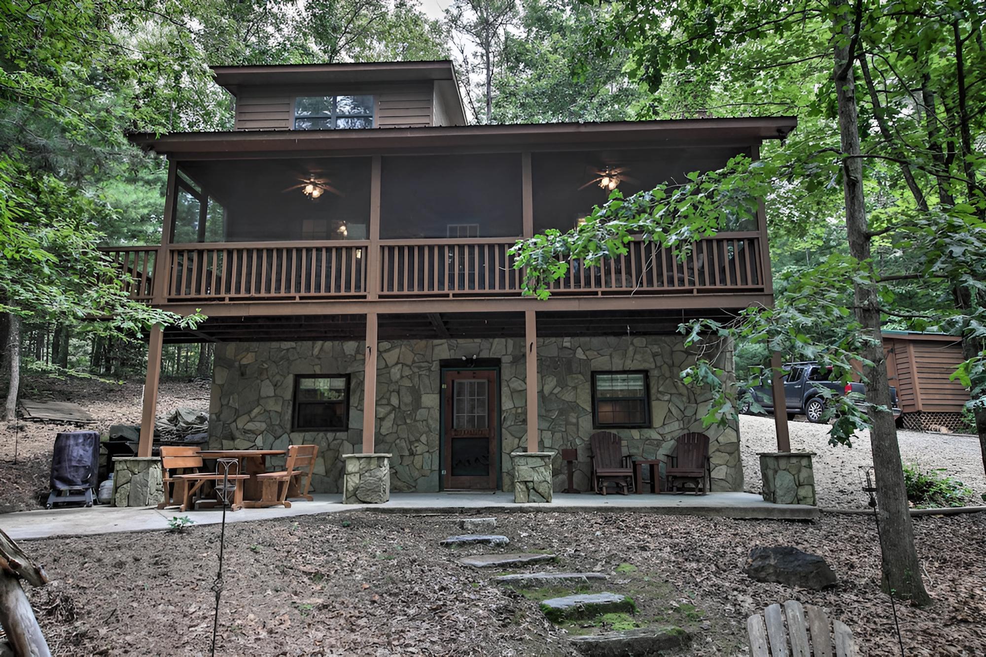 Woodsy Bear-a-dise w/ Hot Tub ~ 1 Mile to Lake