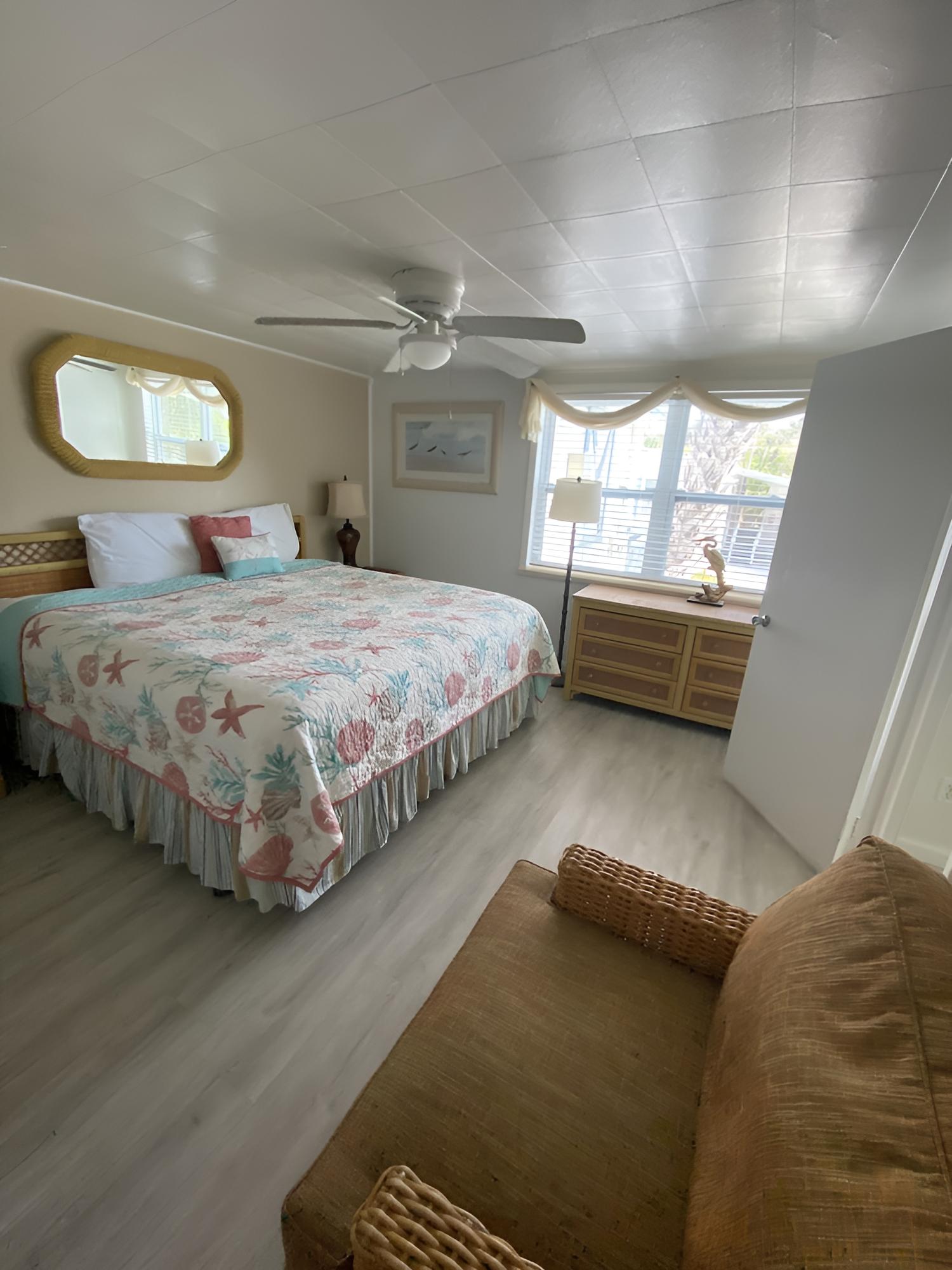 Tropical Winds Motel & Cottages