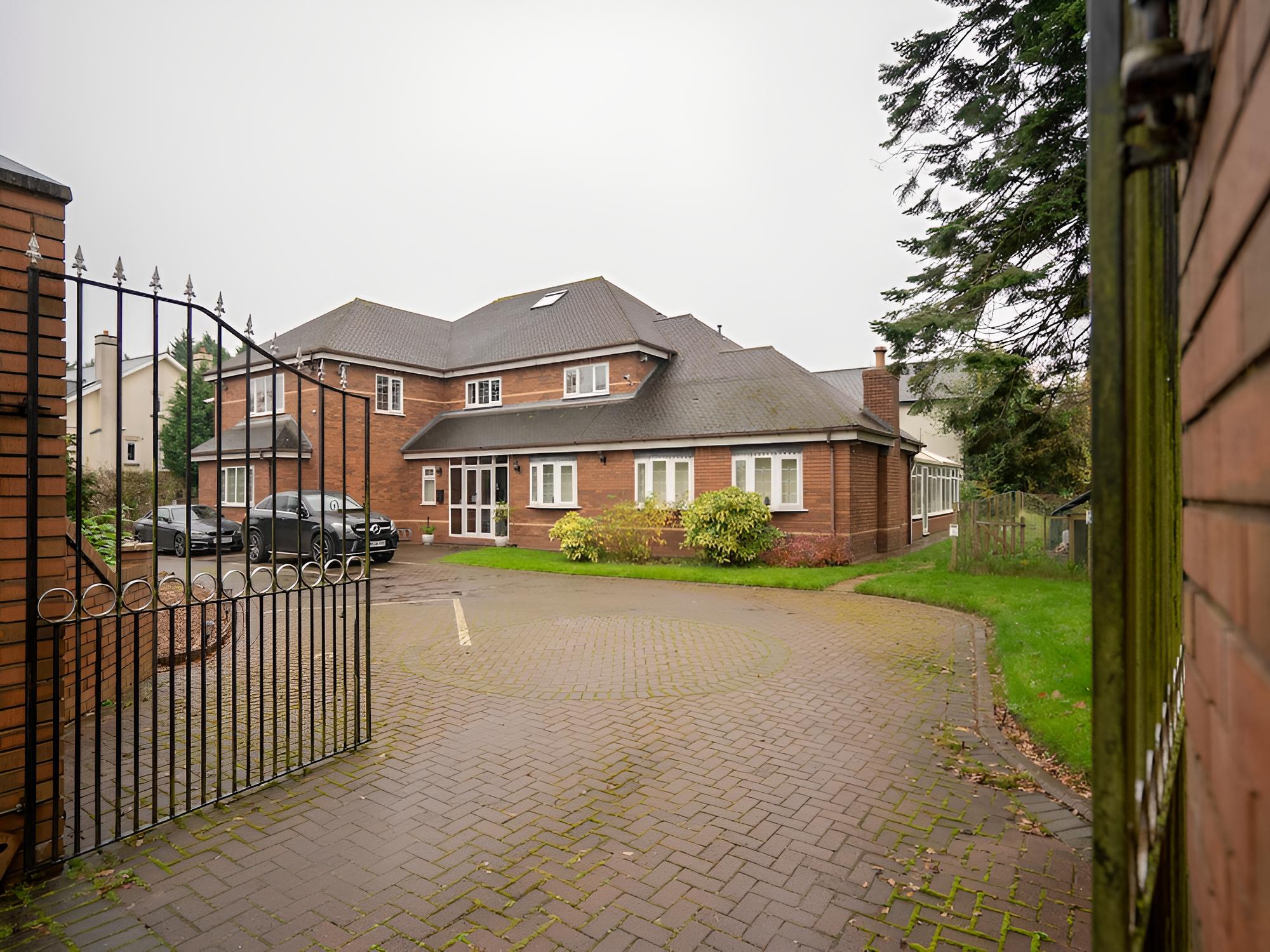 OakCroft GuestHouse Manchester Airport