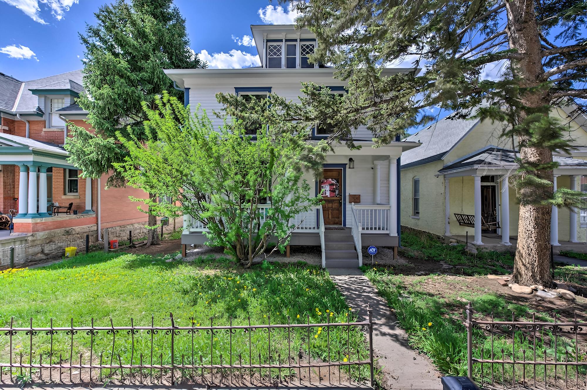 Historic Victorian Home in Downtown Idaho Springs!