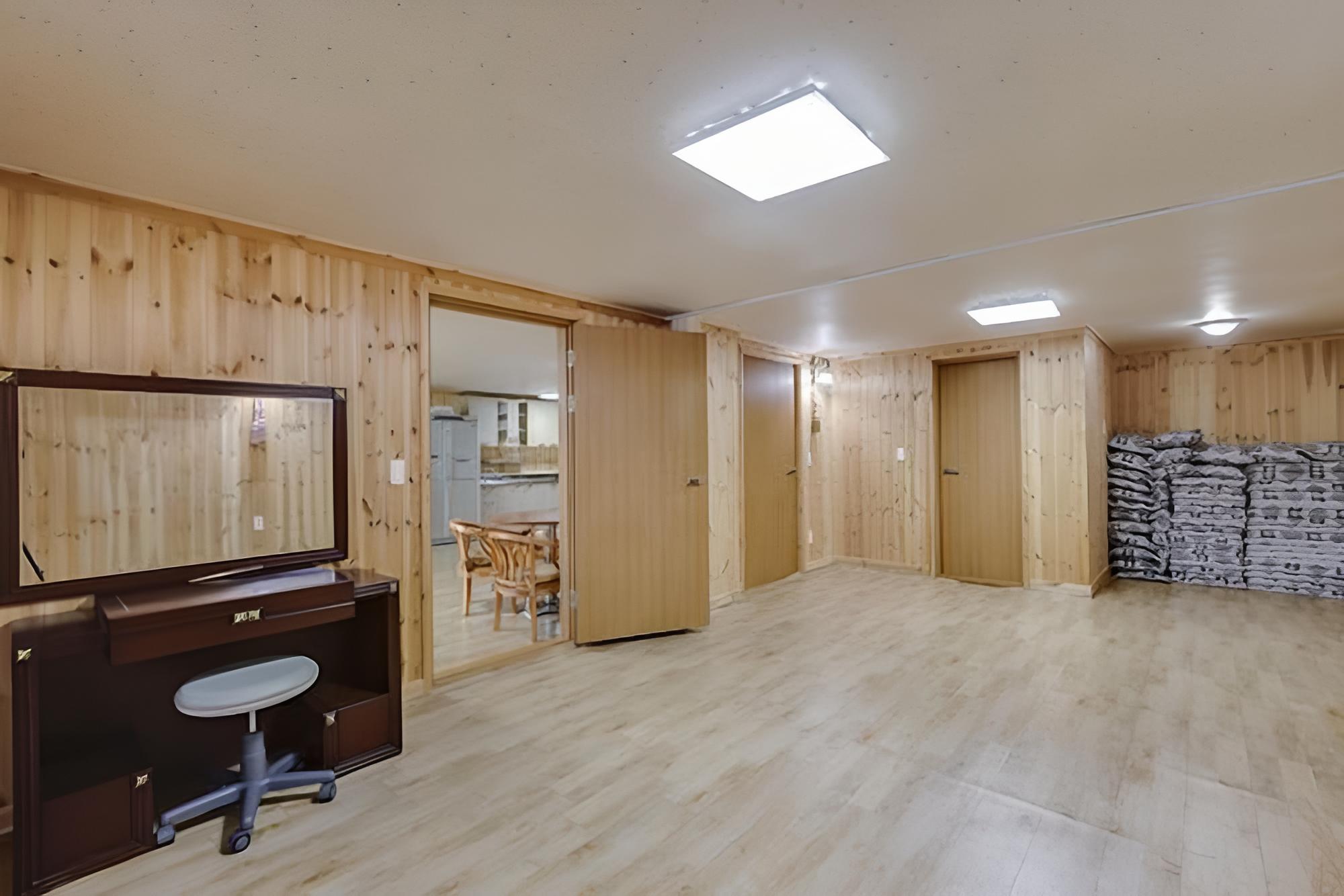 Wanju Moak Pension