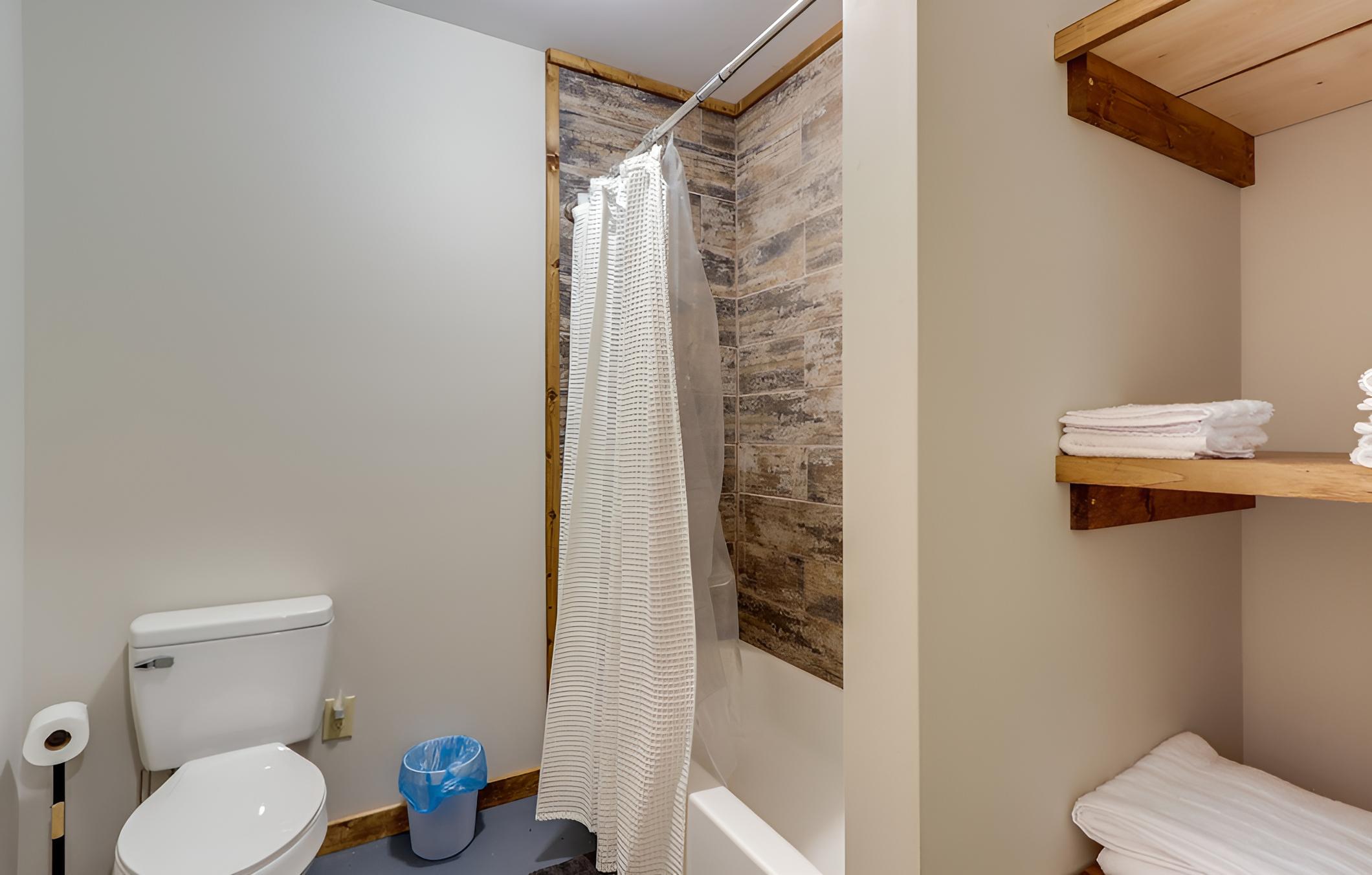 Bright Ellijay Cabin w/ Decks & Hot Tub!