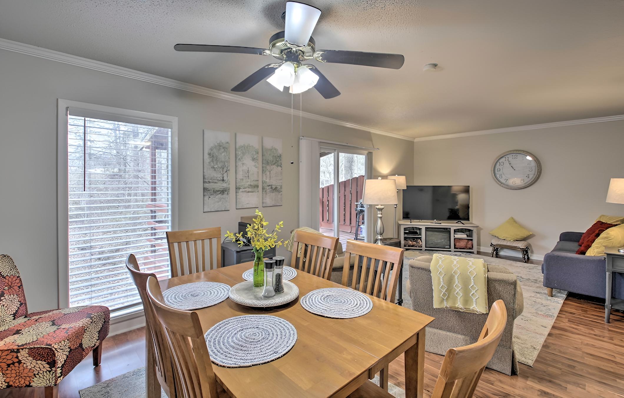 Hot Springs Townhome w/ Deck + 7 Golf Courses