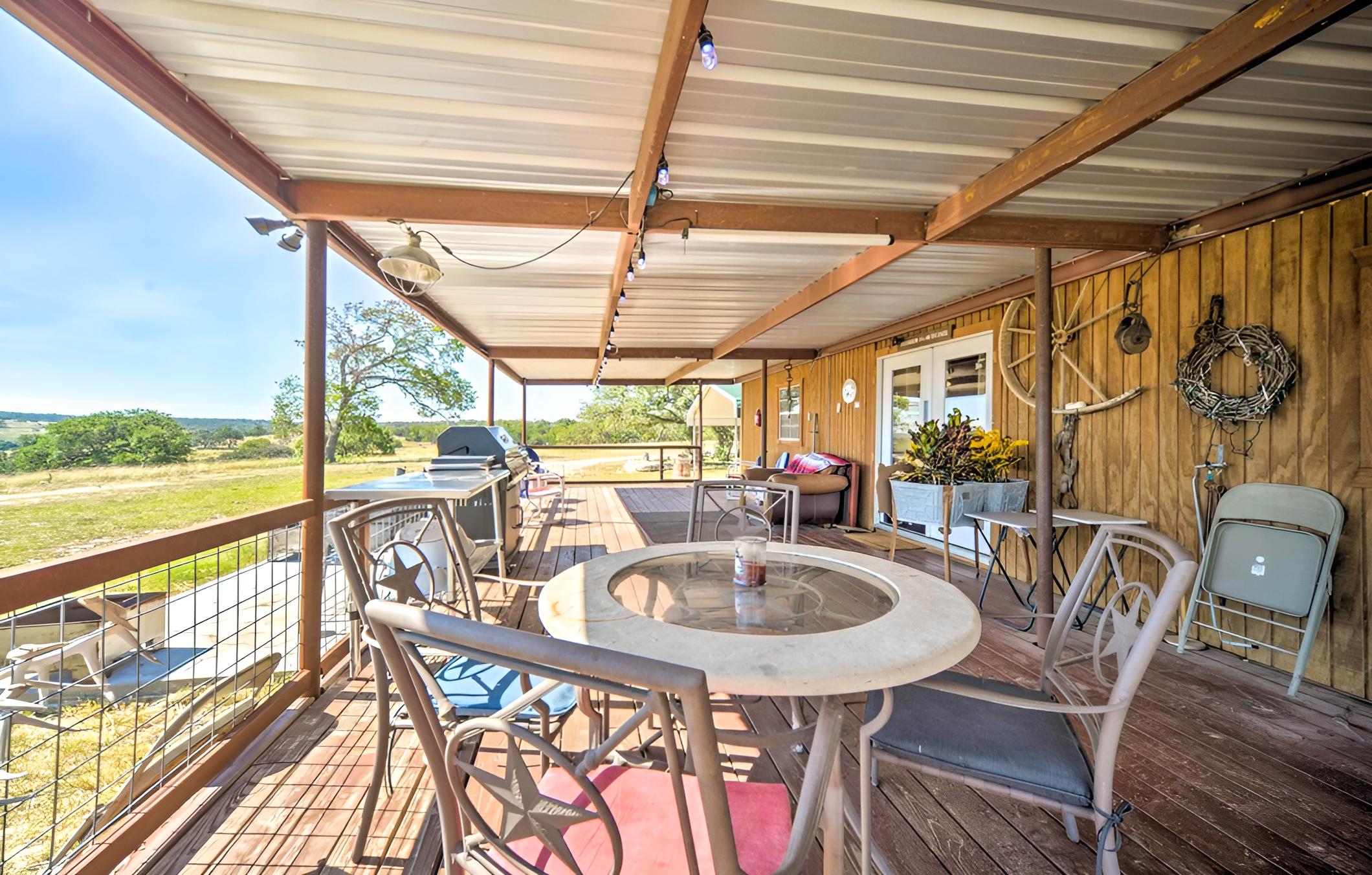 Fredericksburg Cabin: Rural Views & Wildlife!