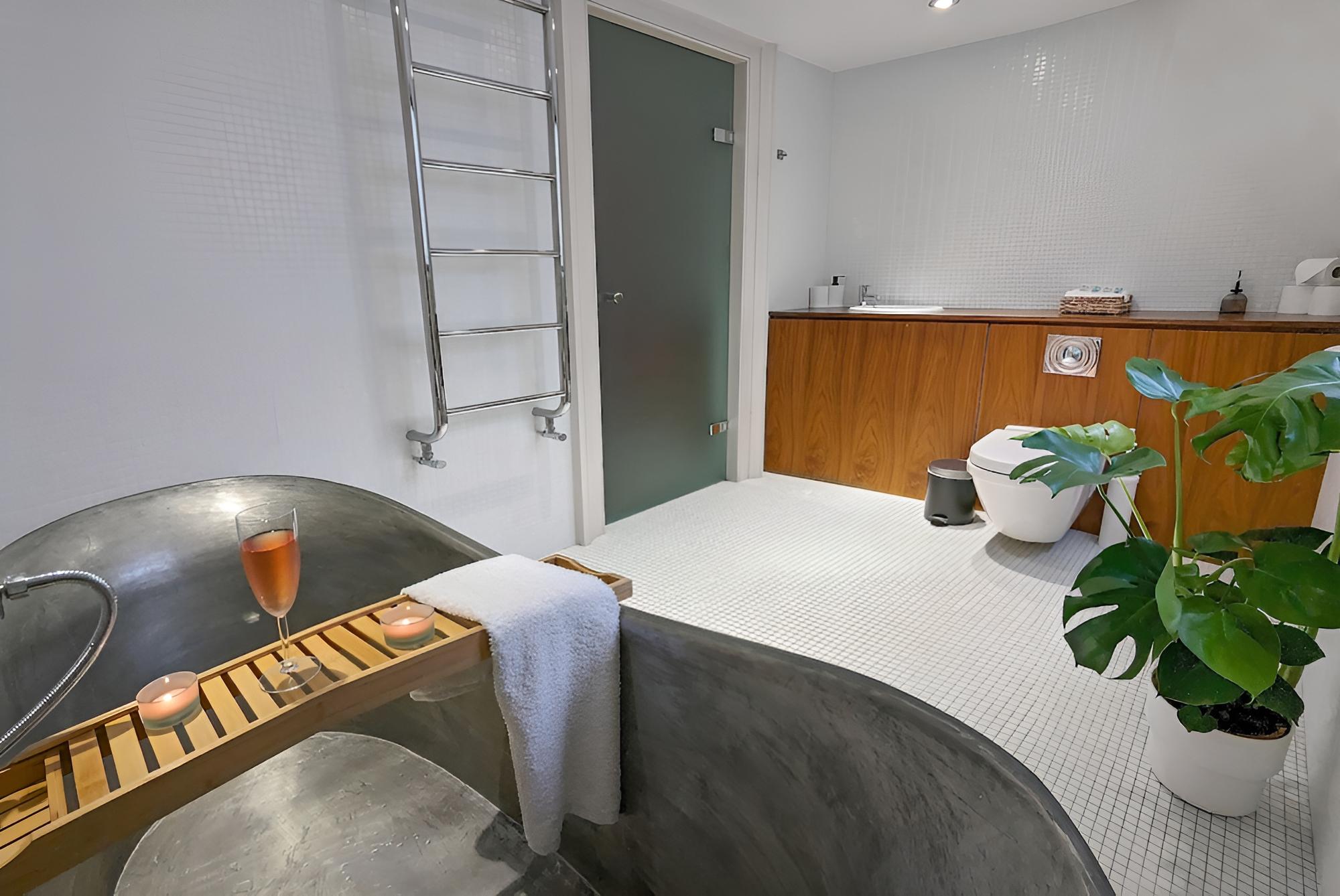 SUITE 4 DIAMOND photo 3