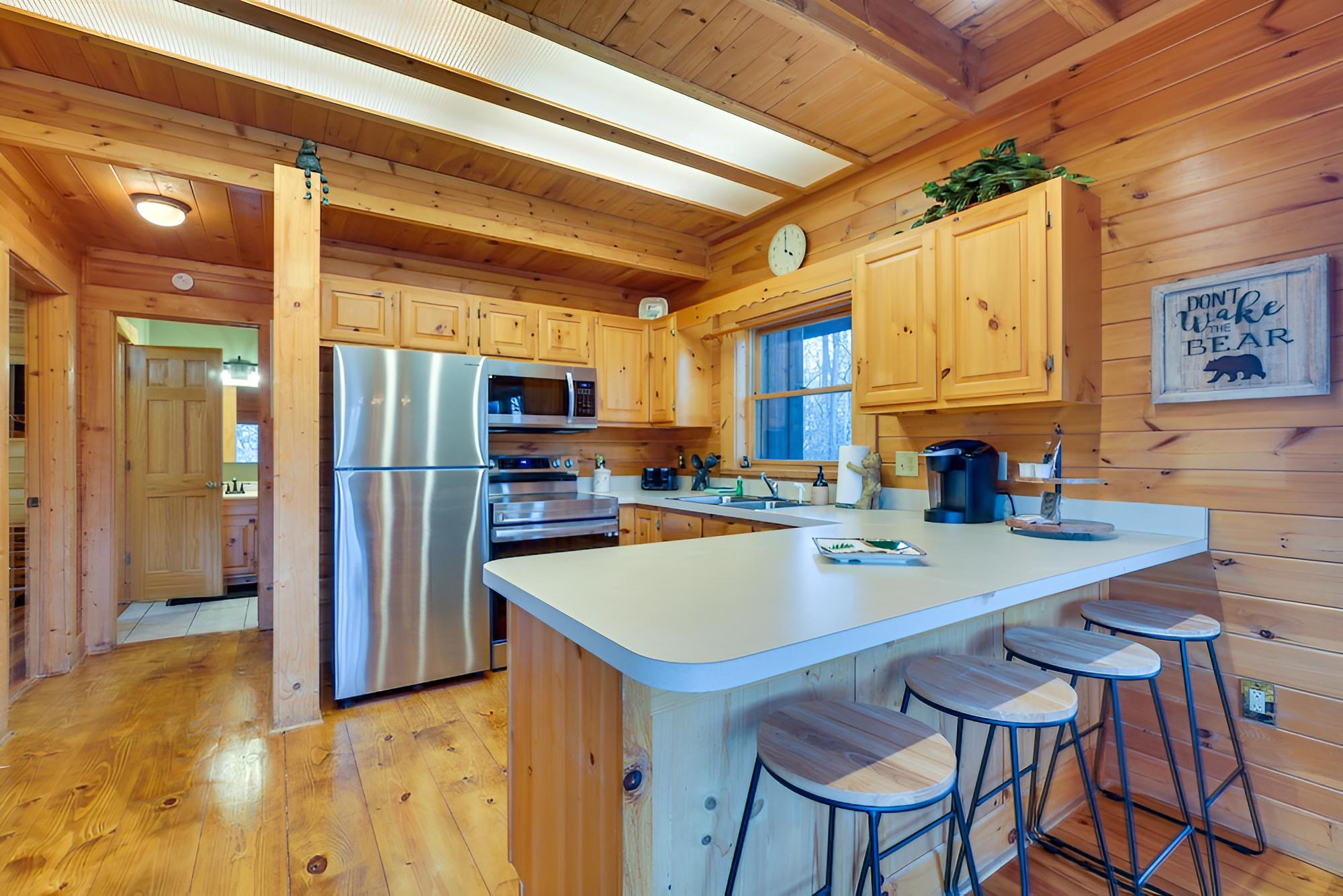 Gatlinburg Cabin: Hot Tub & Loft w/ Games!