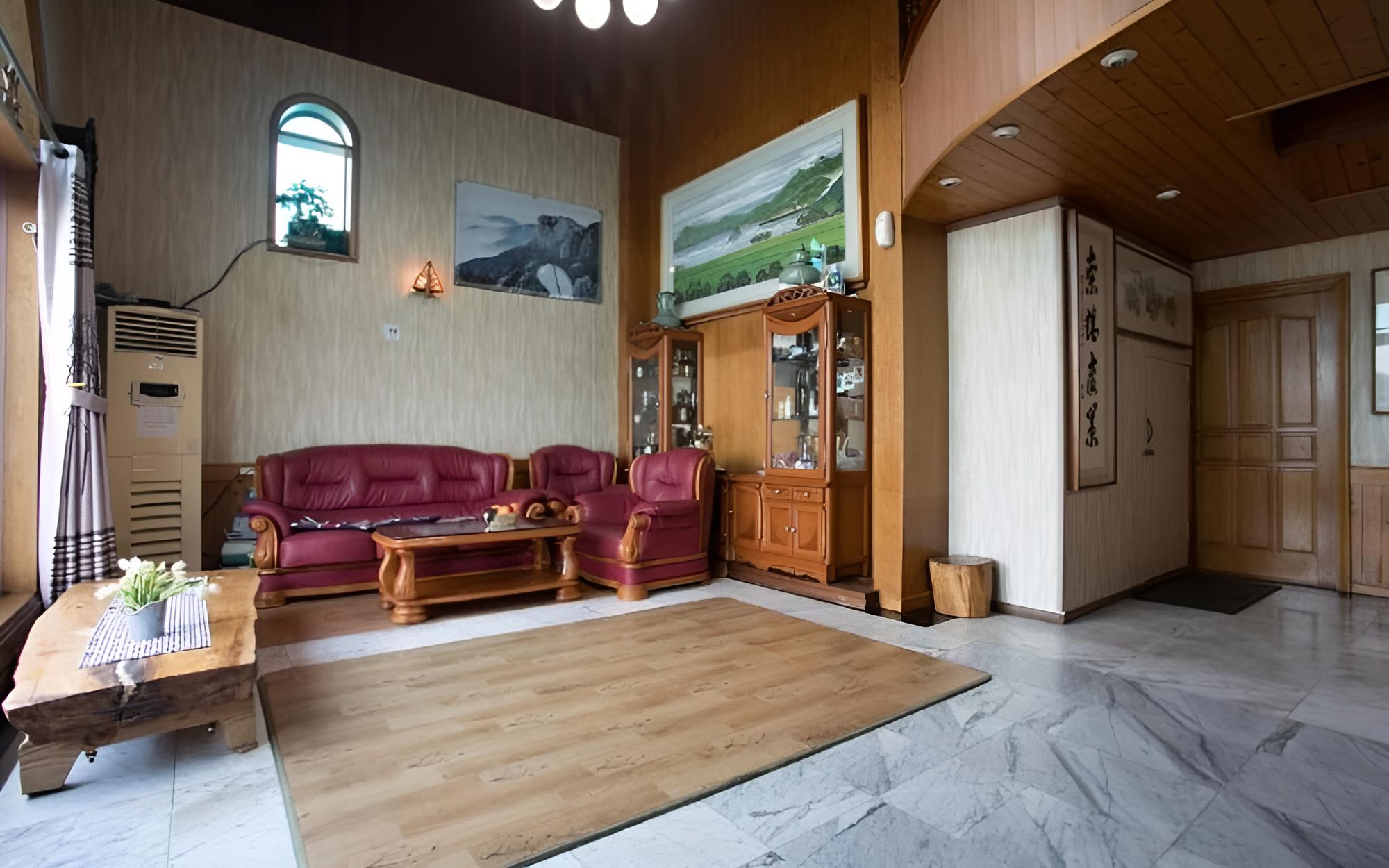 Namhae Badatga Byeoljang Pension