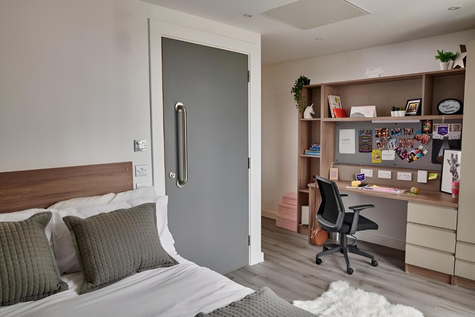 Bright Ensuite Rooms in CARDIFF