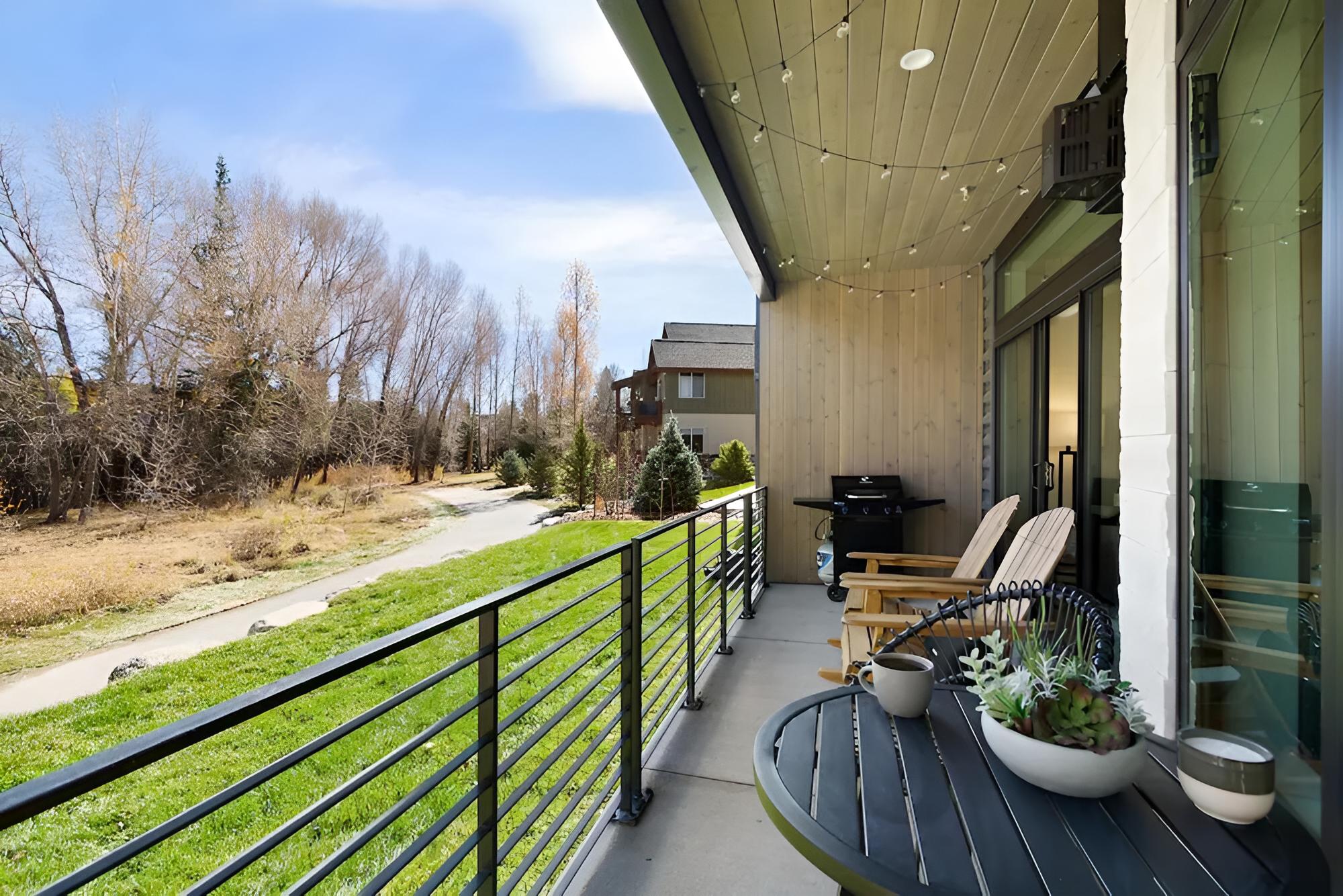 New Luxury Condo River View Sounds Patio Hot Tub, Bilde 6