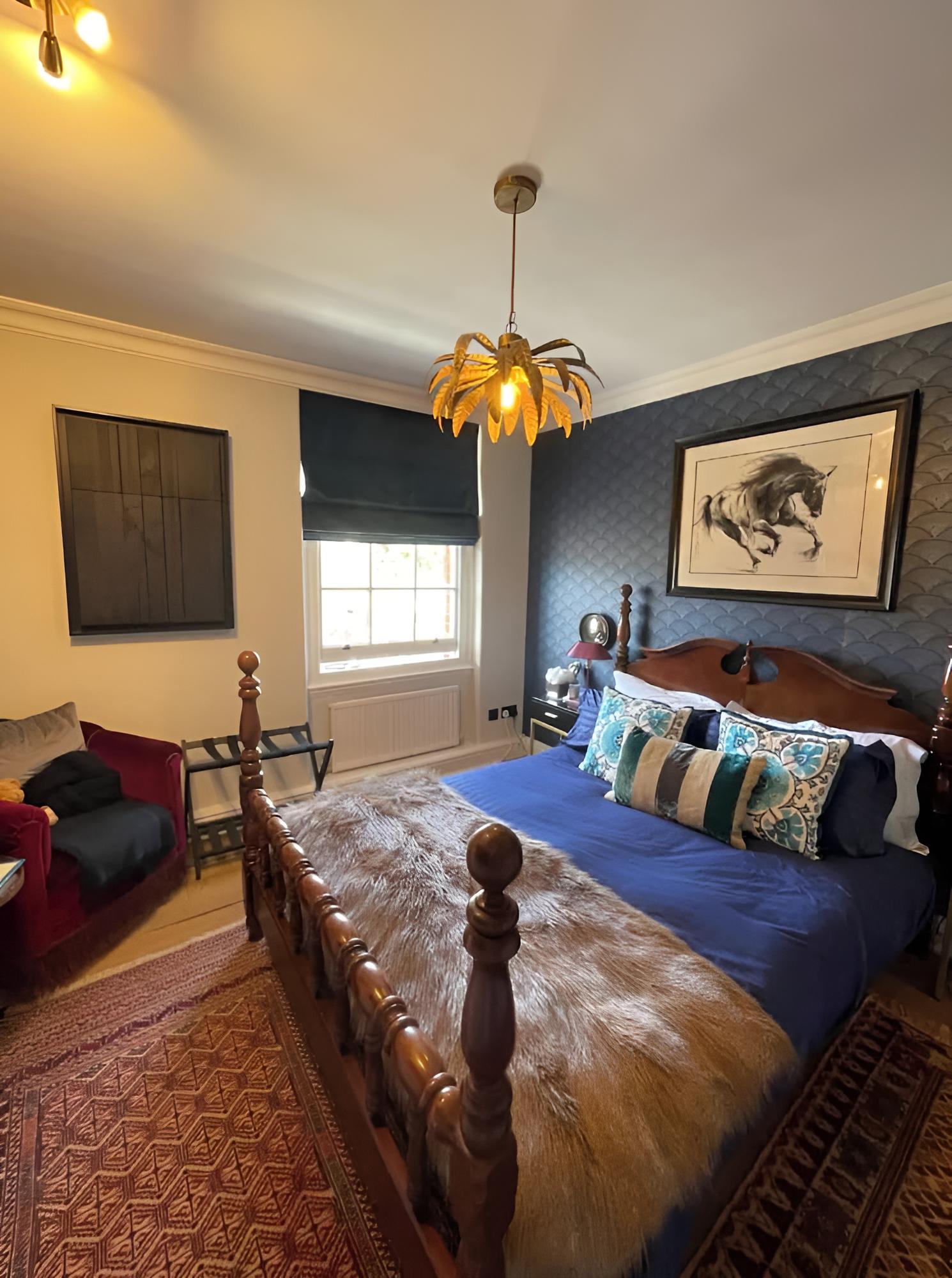 Vibrant & Art-filled 2BD Haven - Victoria