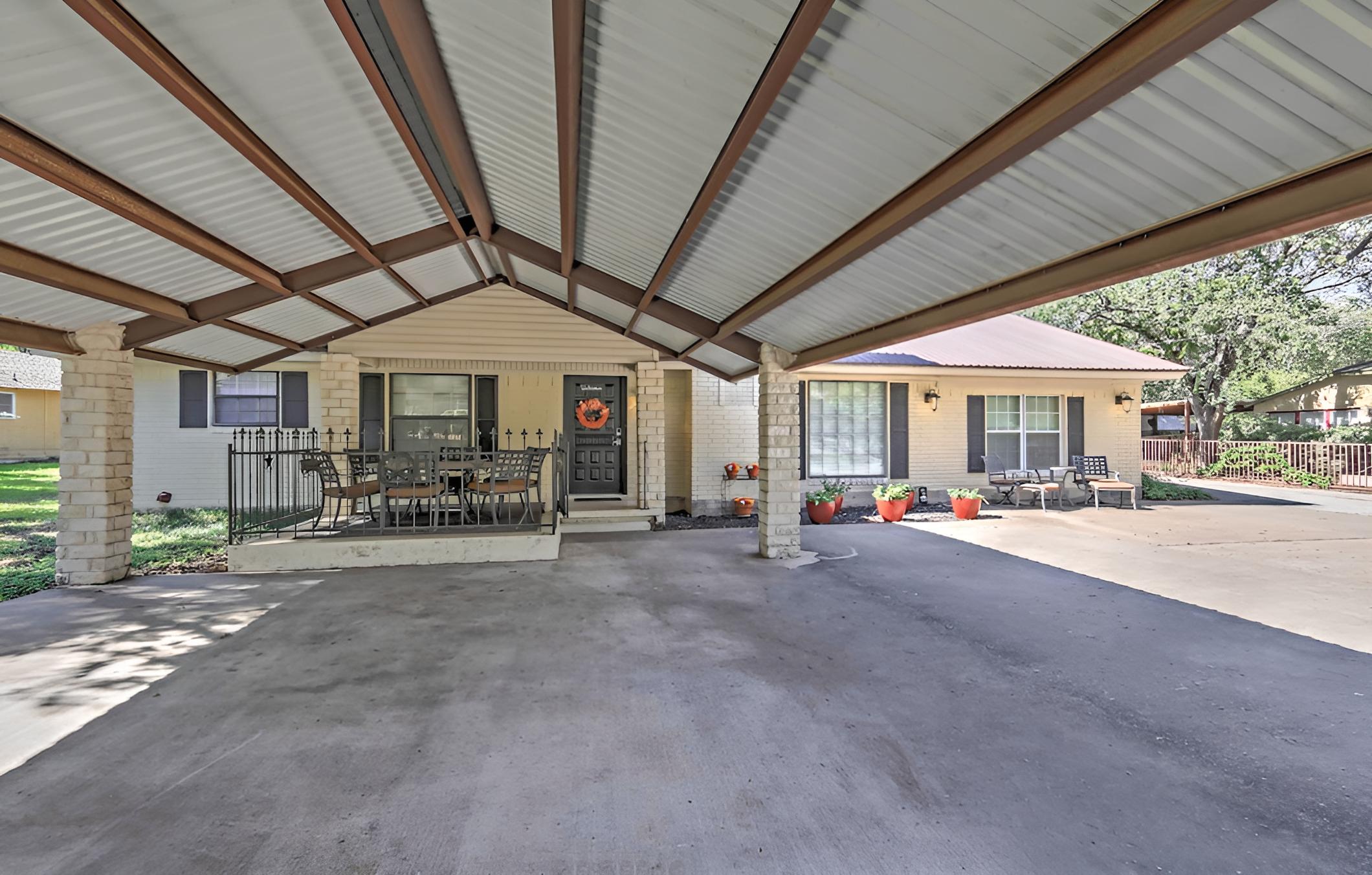 Glen Rose Ranch House - Walk to Downtown!