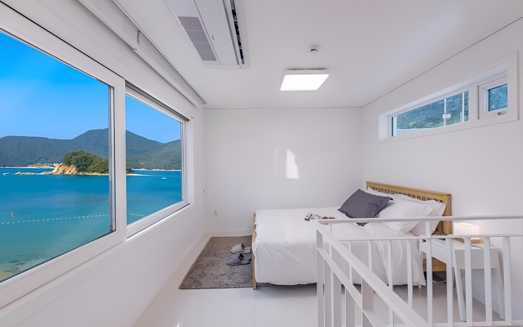 Geojedo Blue Hill Pension