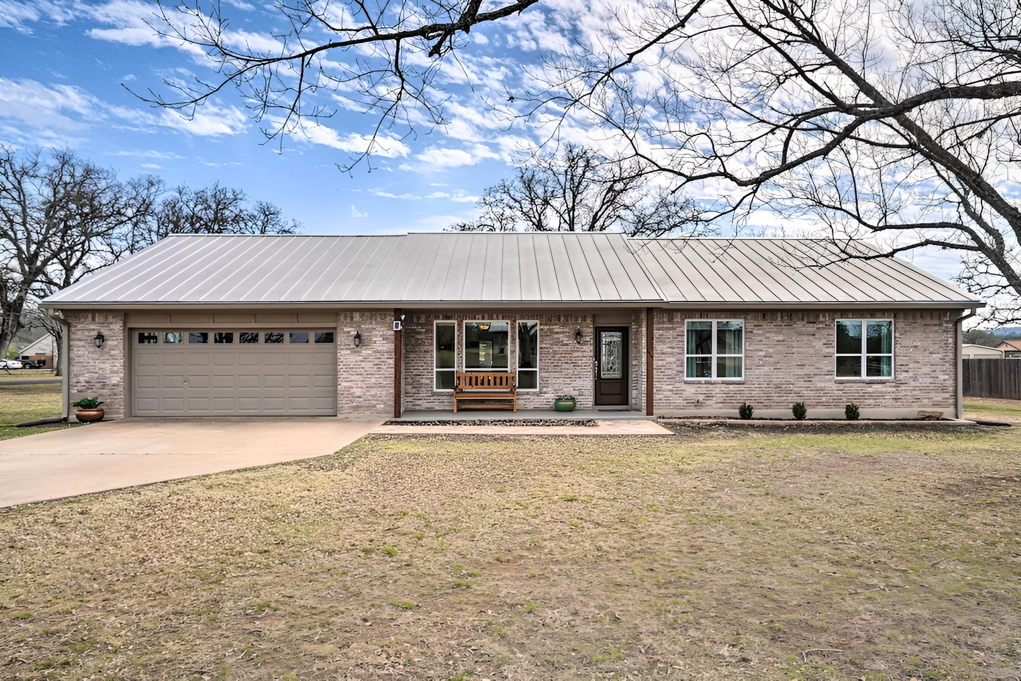 Ranch House w/ Large Backyard - Near Fishing