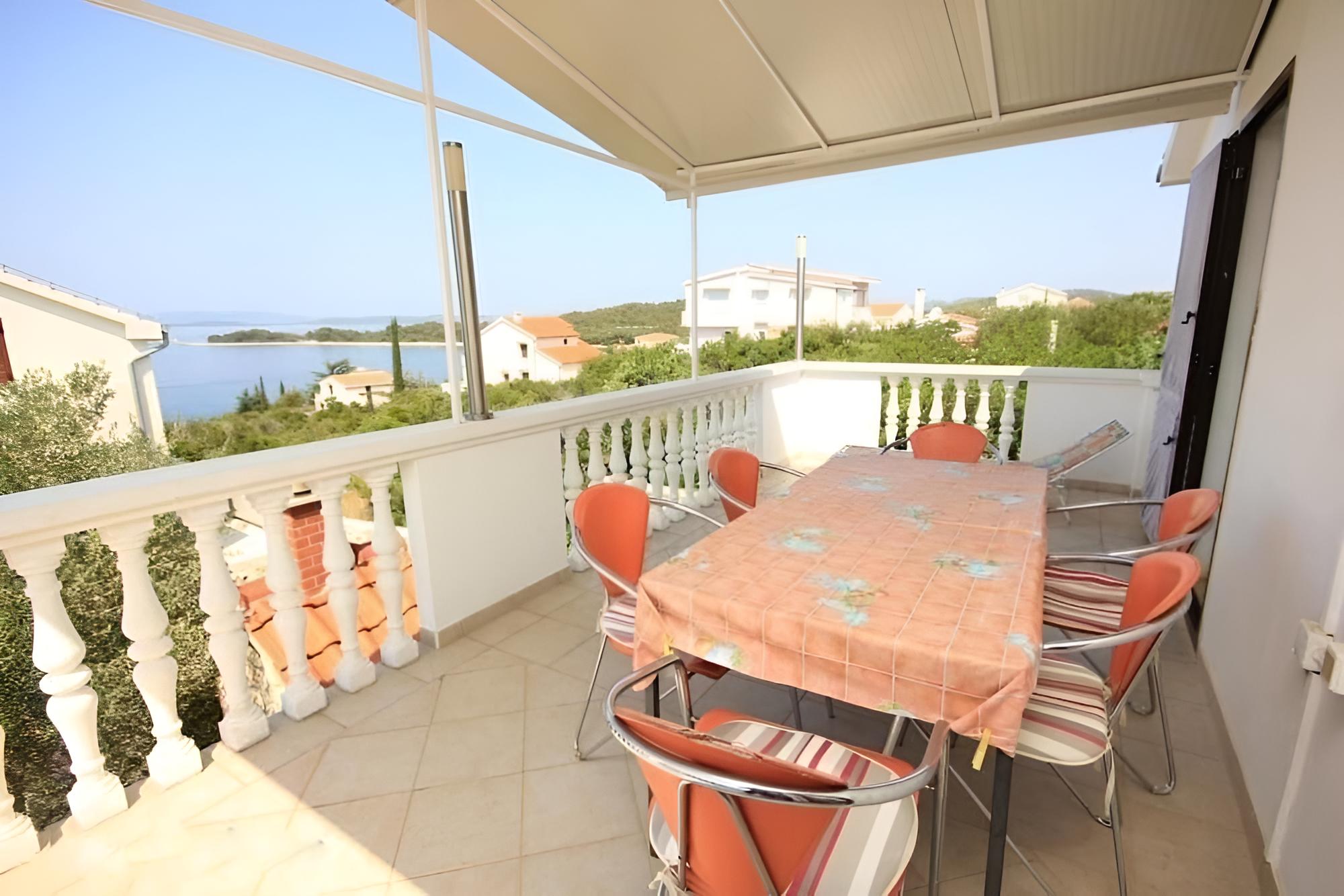 Glory - 80m From Beach - A1
