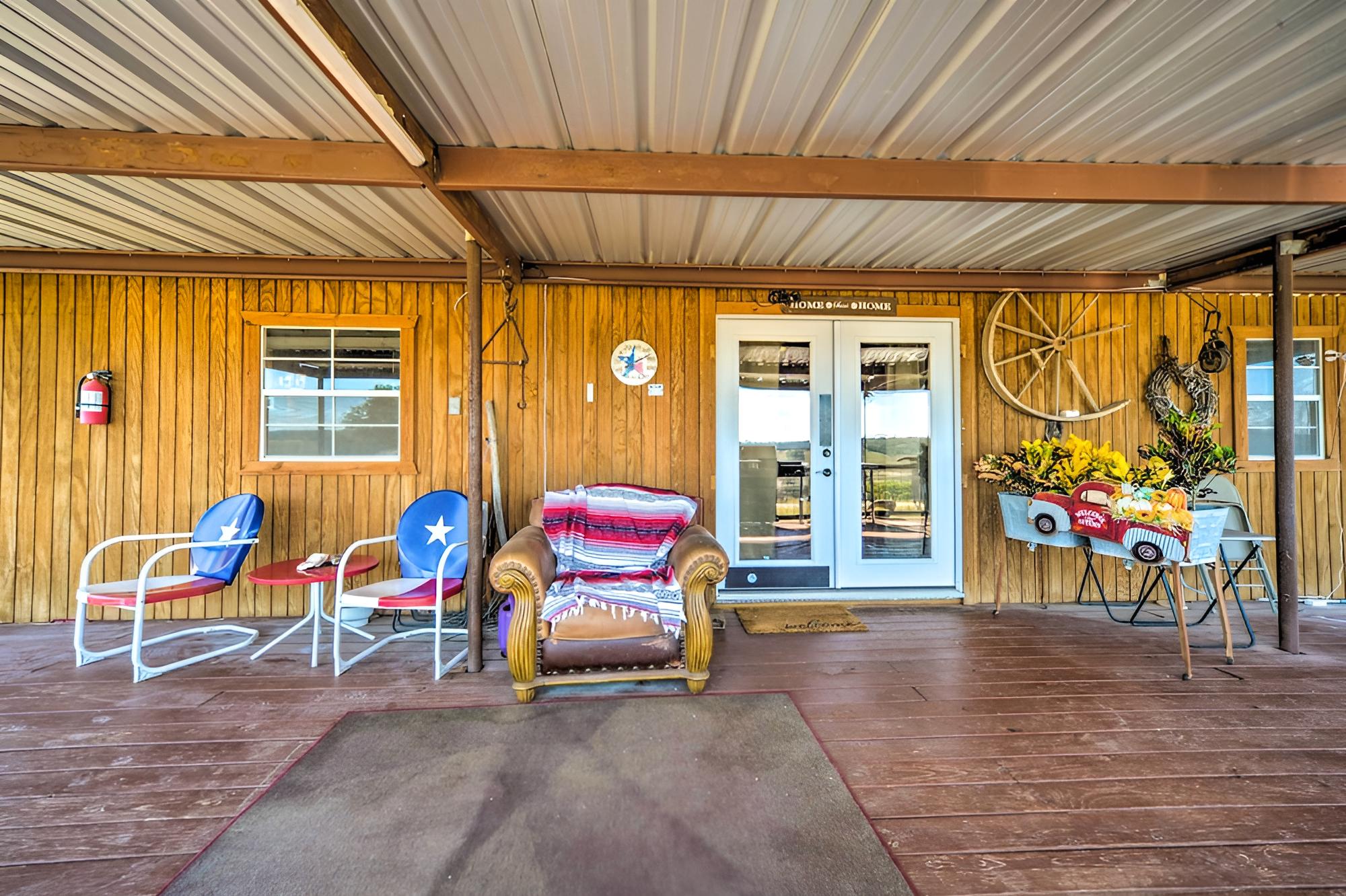 Fredericksburg Cabin: Rural Views & Wildlife!