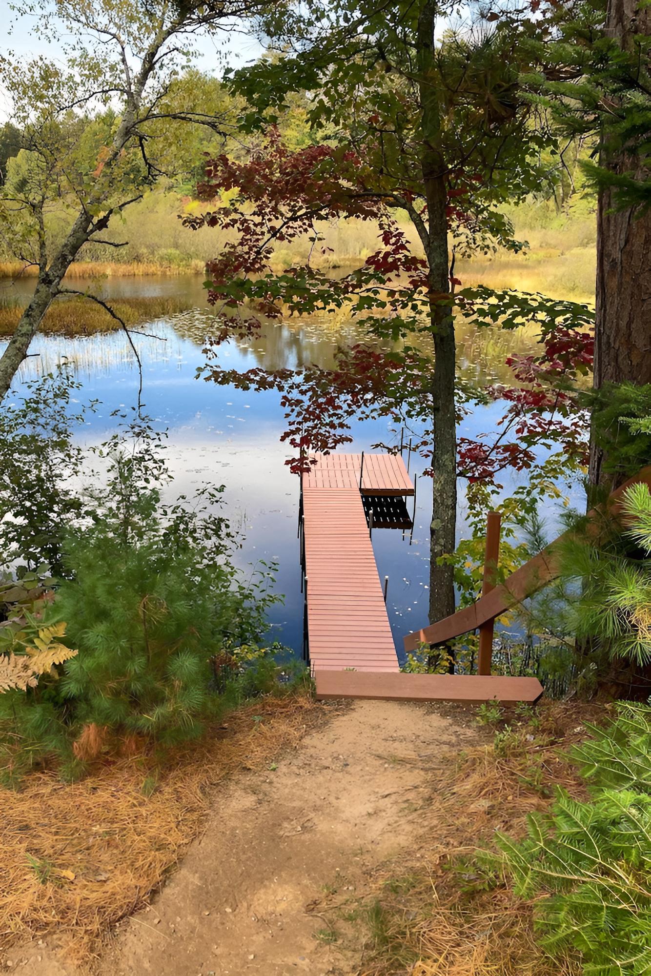 Cozy Eagle River Home w/ Paddleboard & 2 Kayaks!