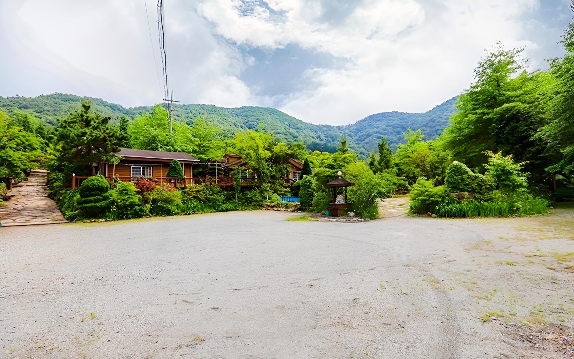 Goseong Gureumwiui Sanchaek Pension