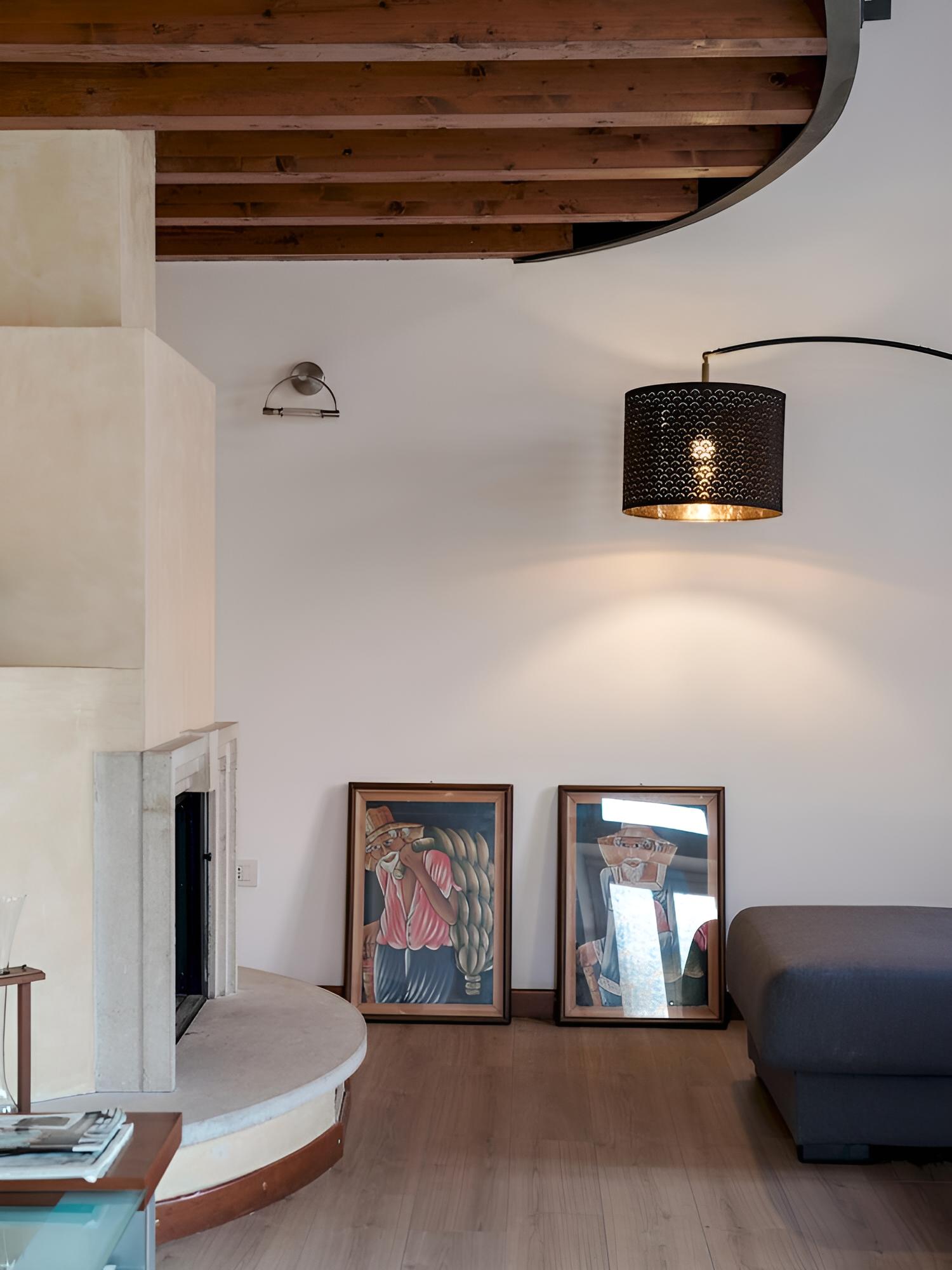 Apt24 - Duplex Open Space With Private Courtyard in Center