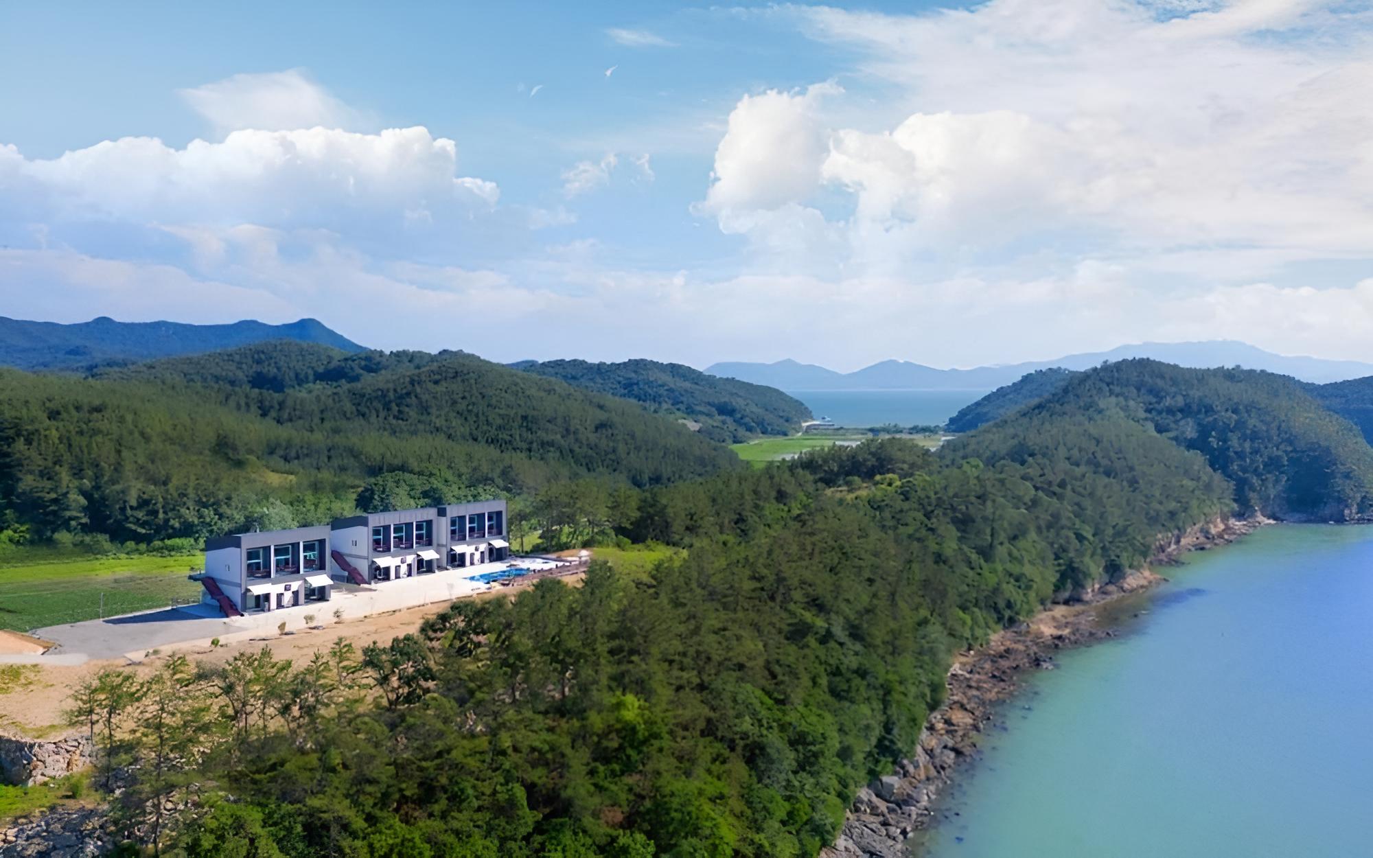 Yeosu Beach Castle Pension view 2