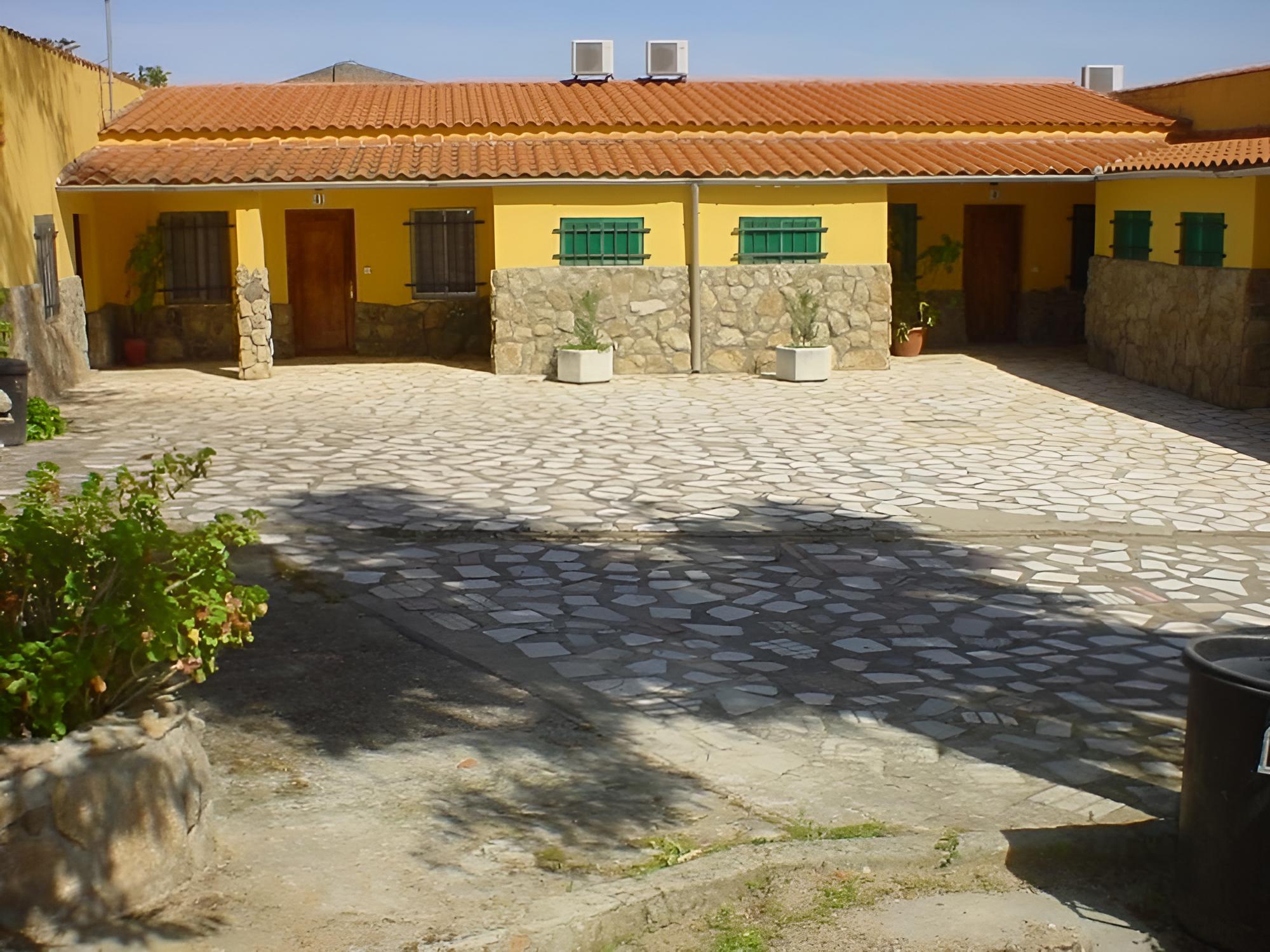 Hostal Las Encinas view 3