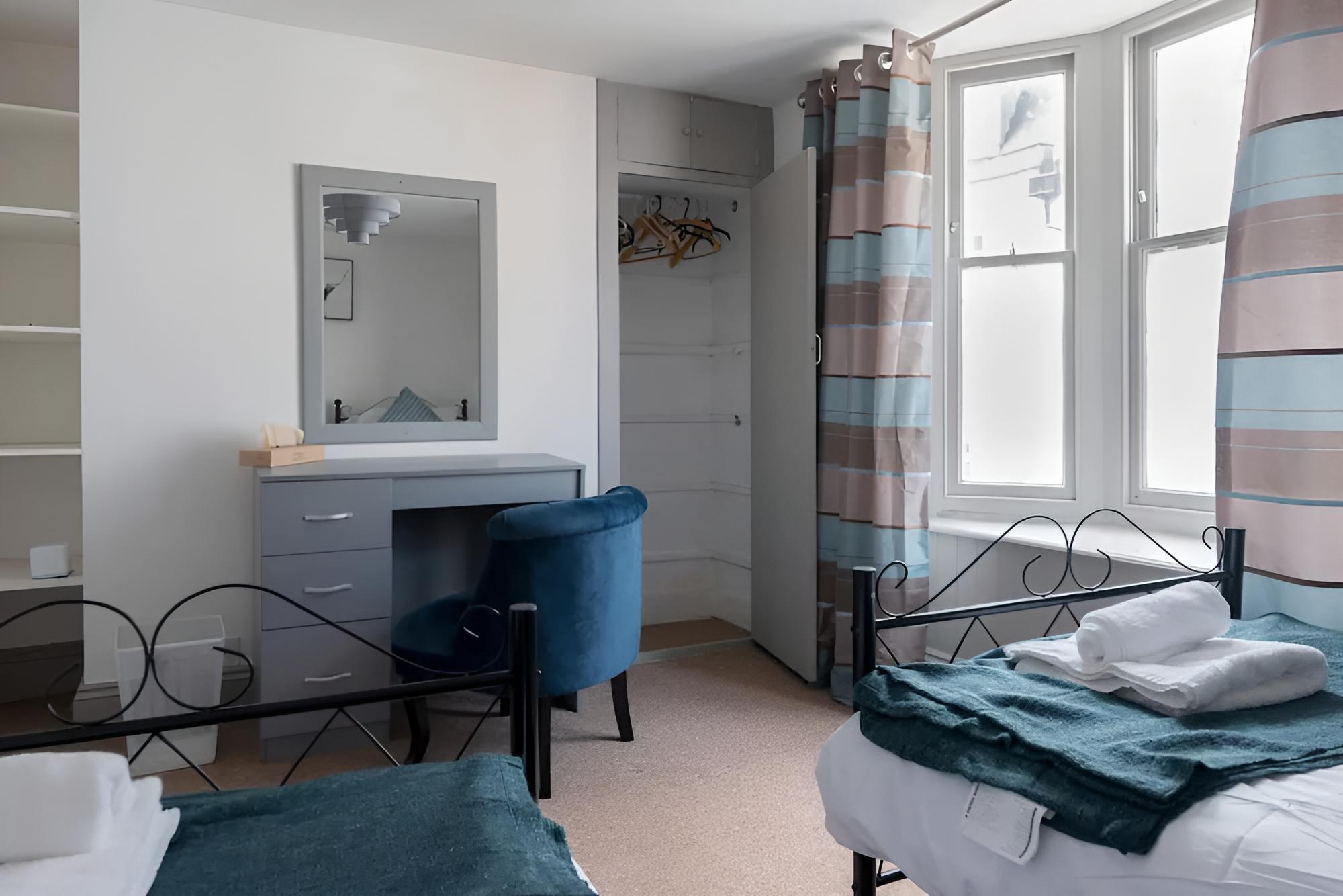 Bright and Spacious 4BD Home - Brighton