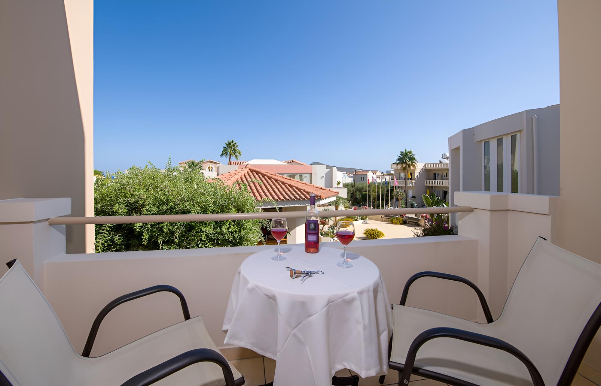 Toxo Hotel & Apartments