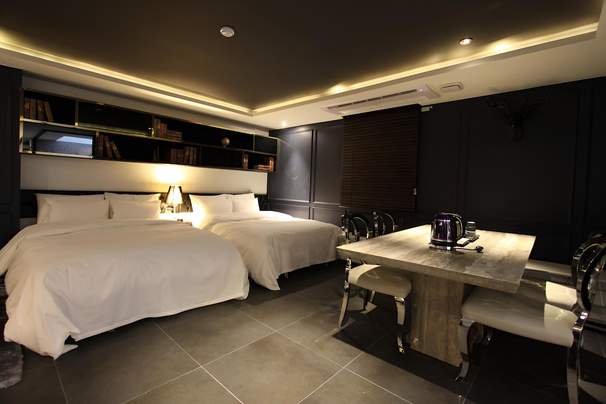 Yeoksam Premier Hotel XYM