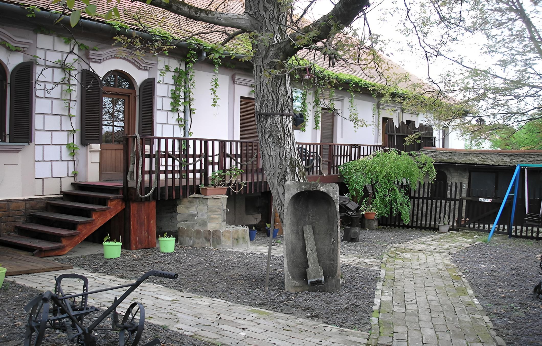 Photo 8