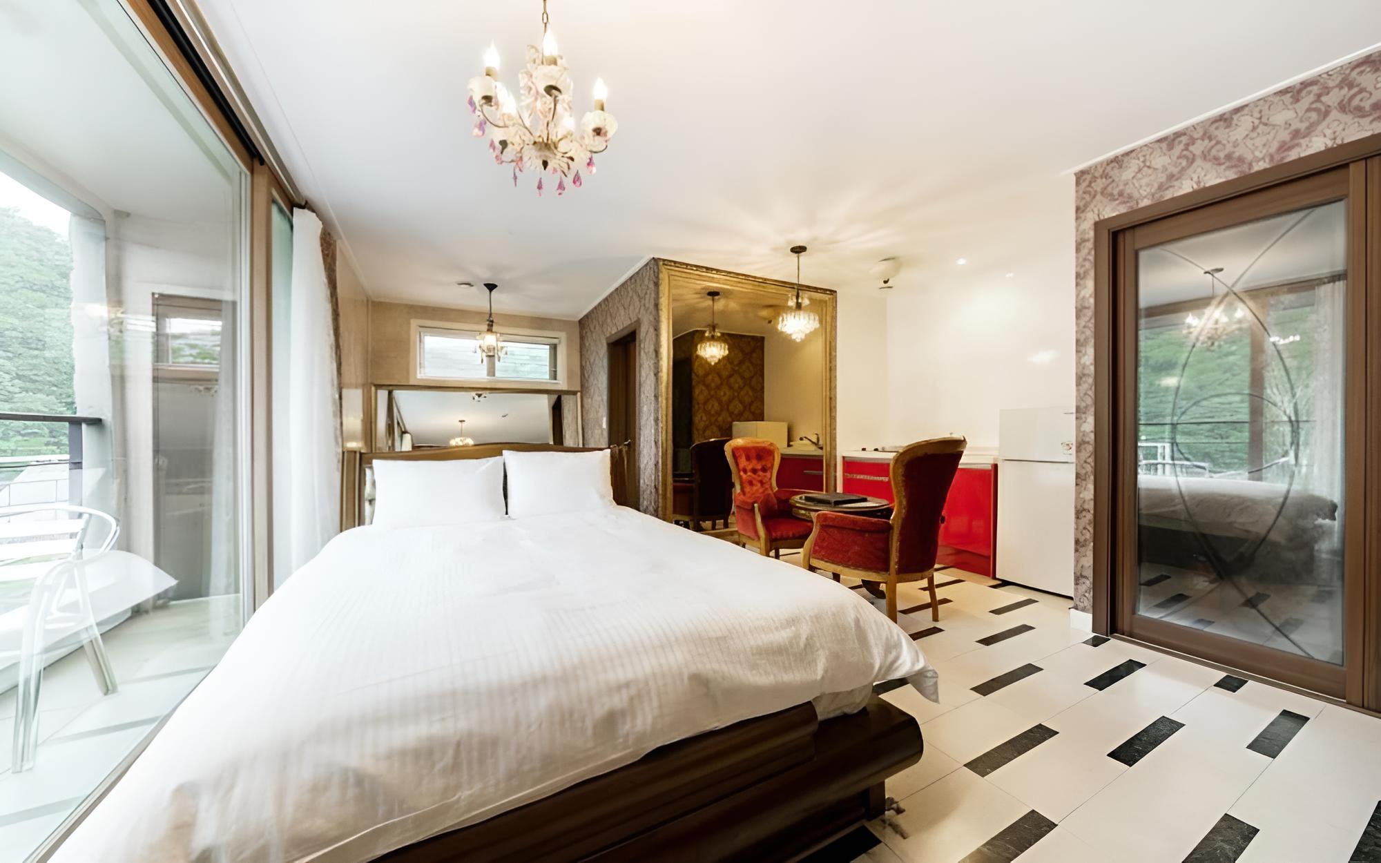 Hongcheon Clo Pension