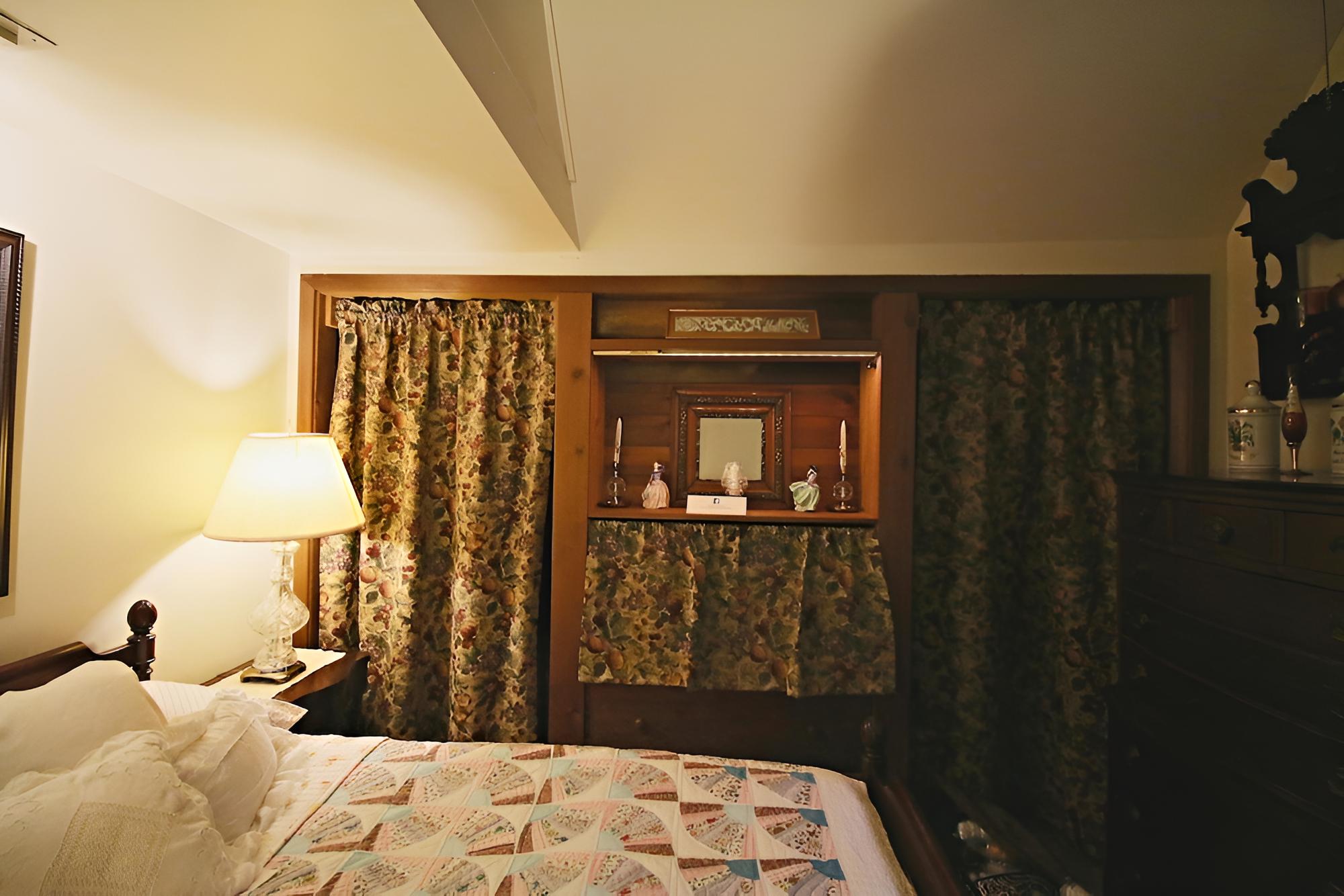 The Ebenezer House Bed & Breakfast