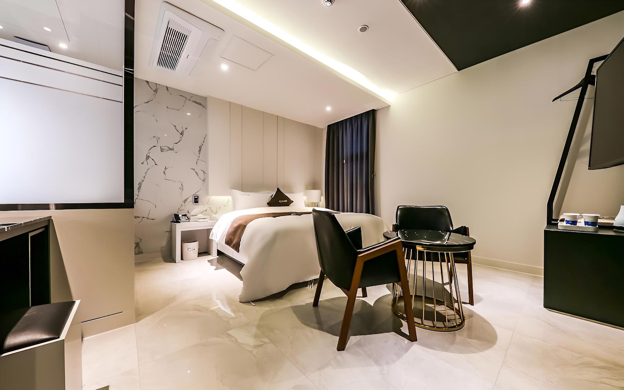 Cheongju The King Hotel view 4