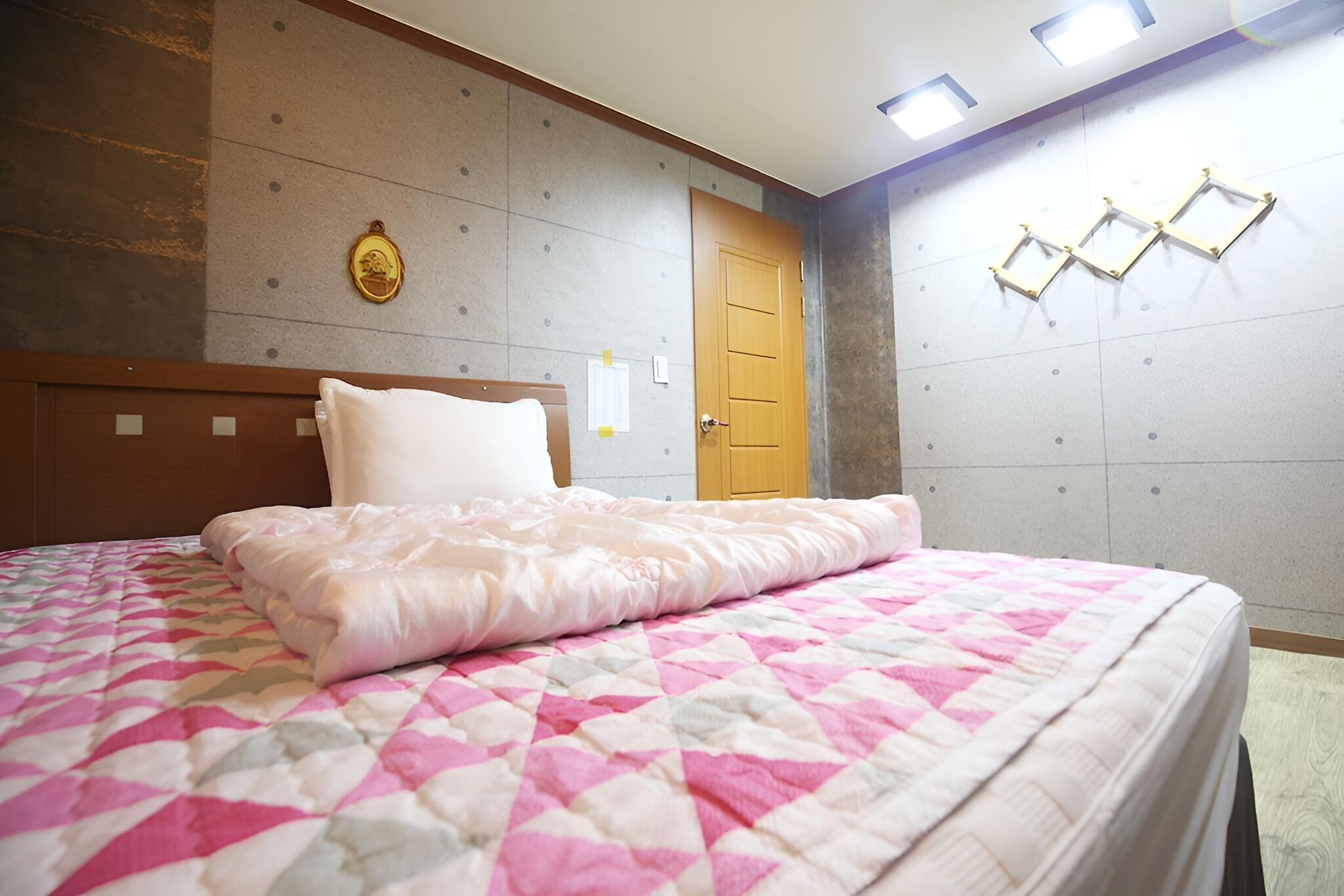 Geumsan Wolyeongsan Motel view 5