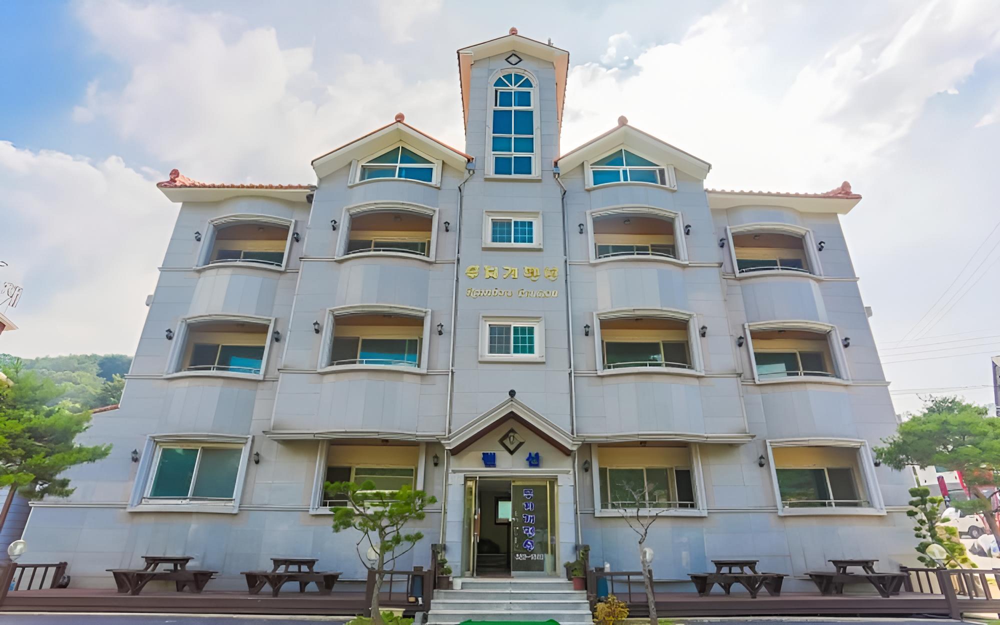 Muju Rainbow Pension