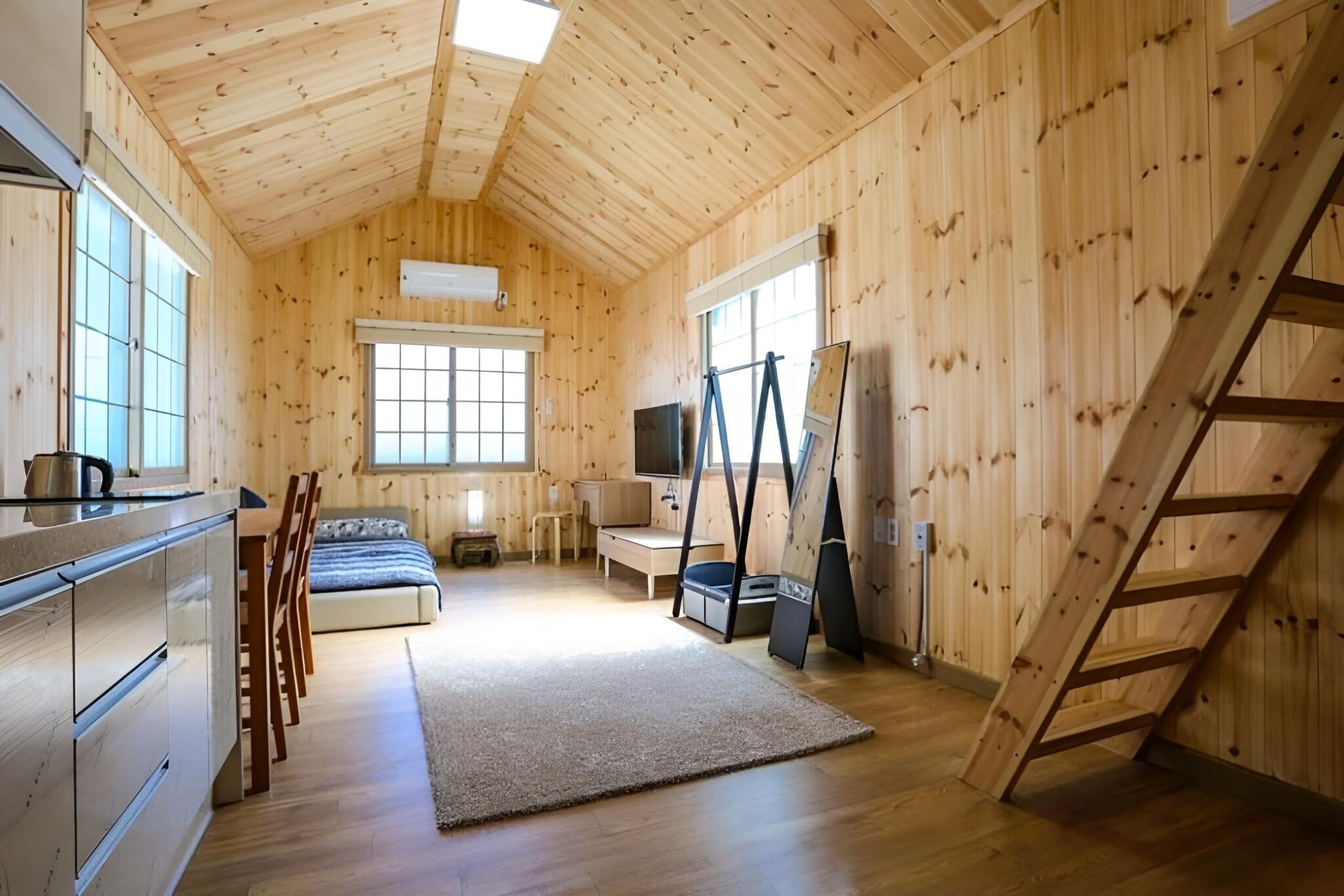 Jeju Woljeong Cello House Pension