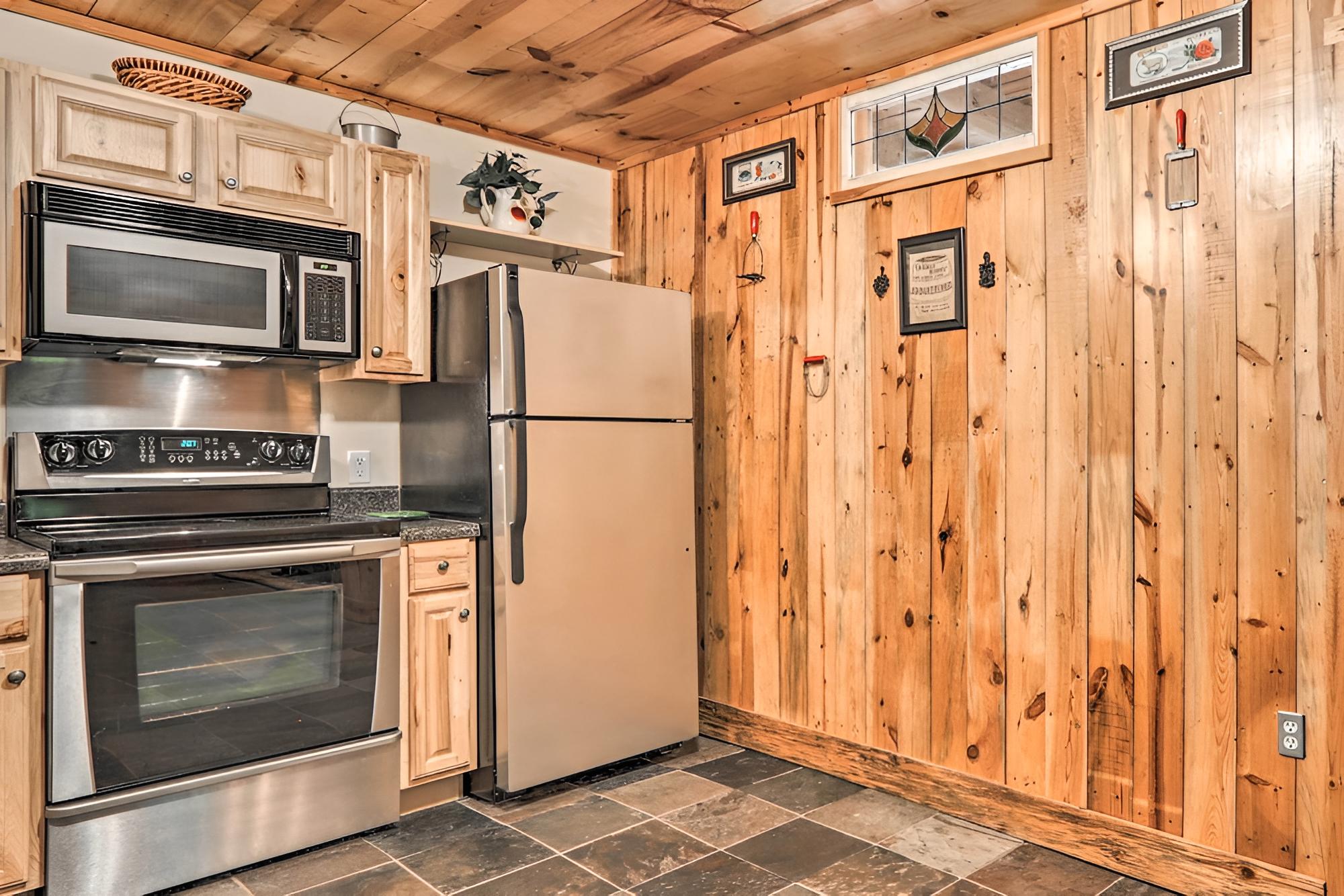 Creekside Smoky Mountain Paradise < 1 Mi to Hiking