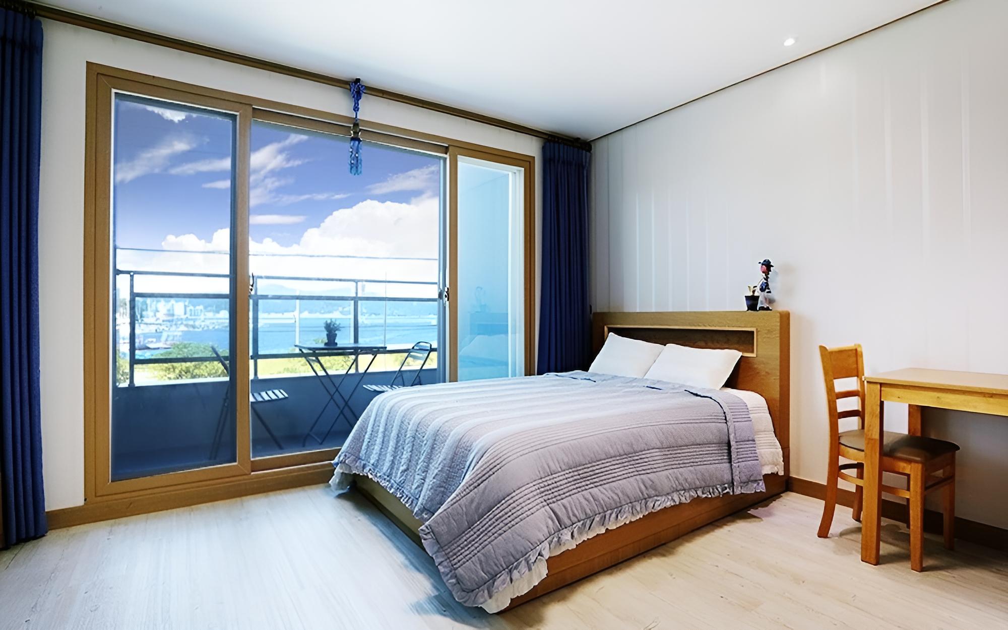 Tongyeong Cobalt Blue Pension