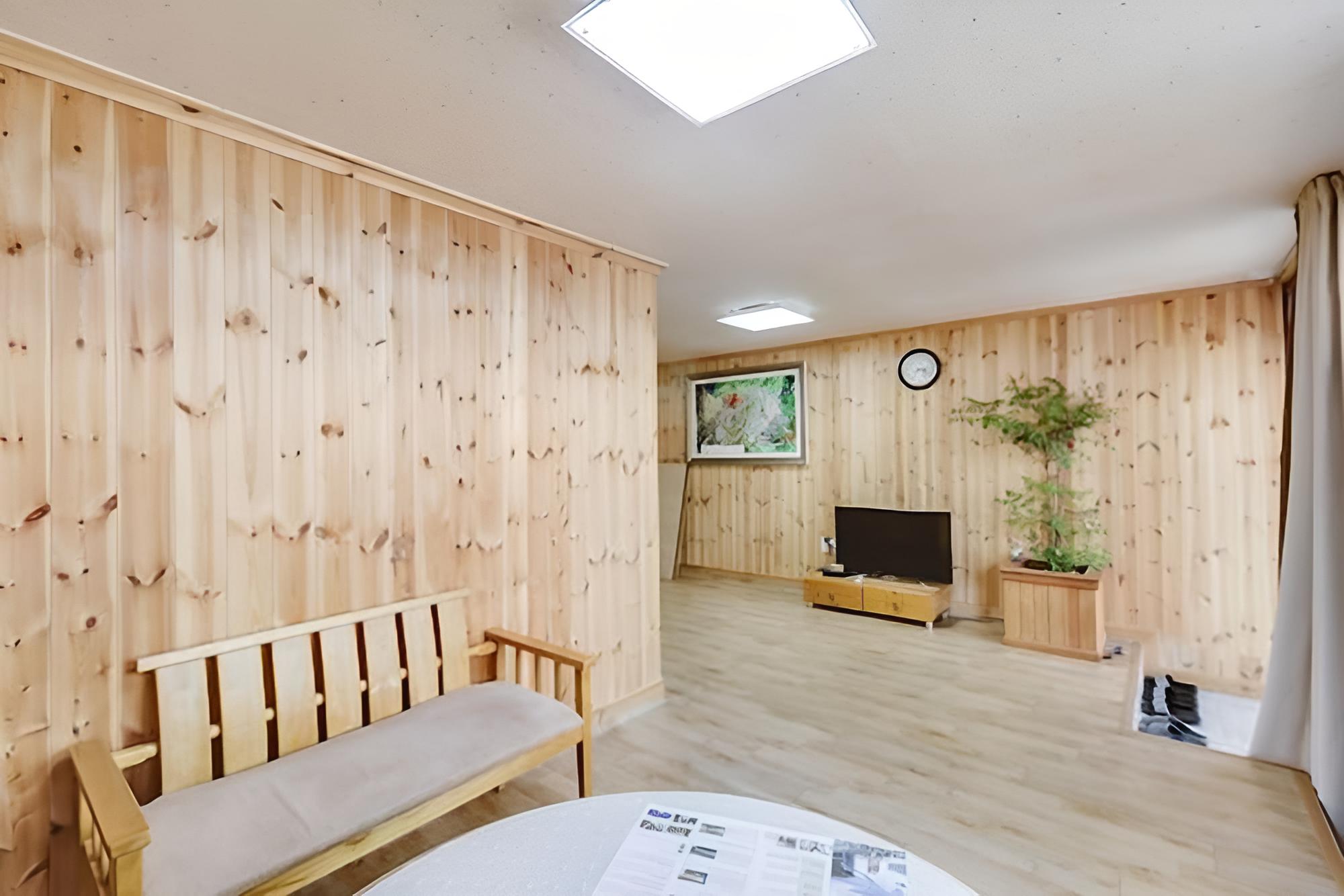 Wanju Moak Pension