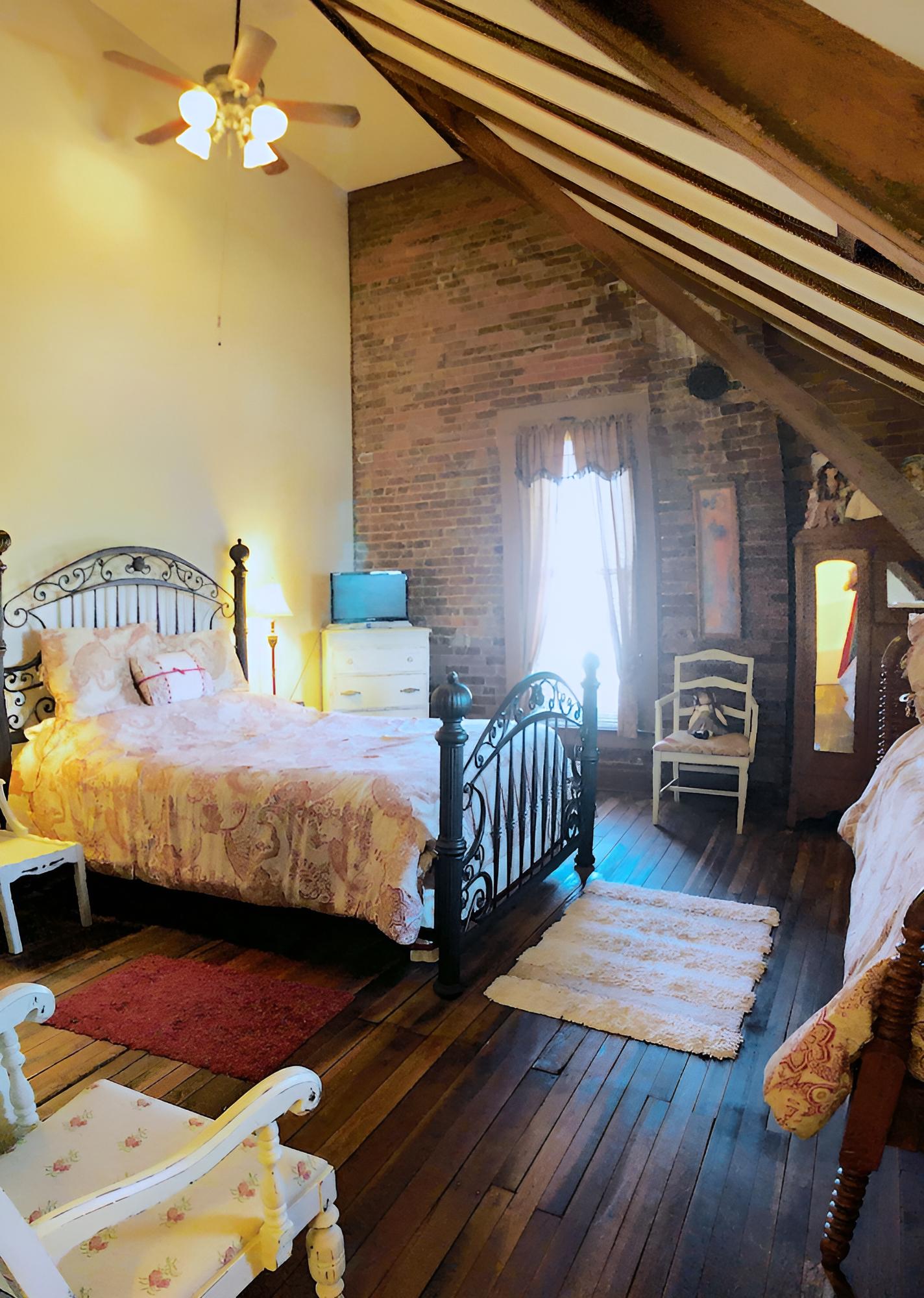 Main Street Bed & Breakfast Established in 1810 view 2