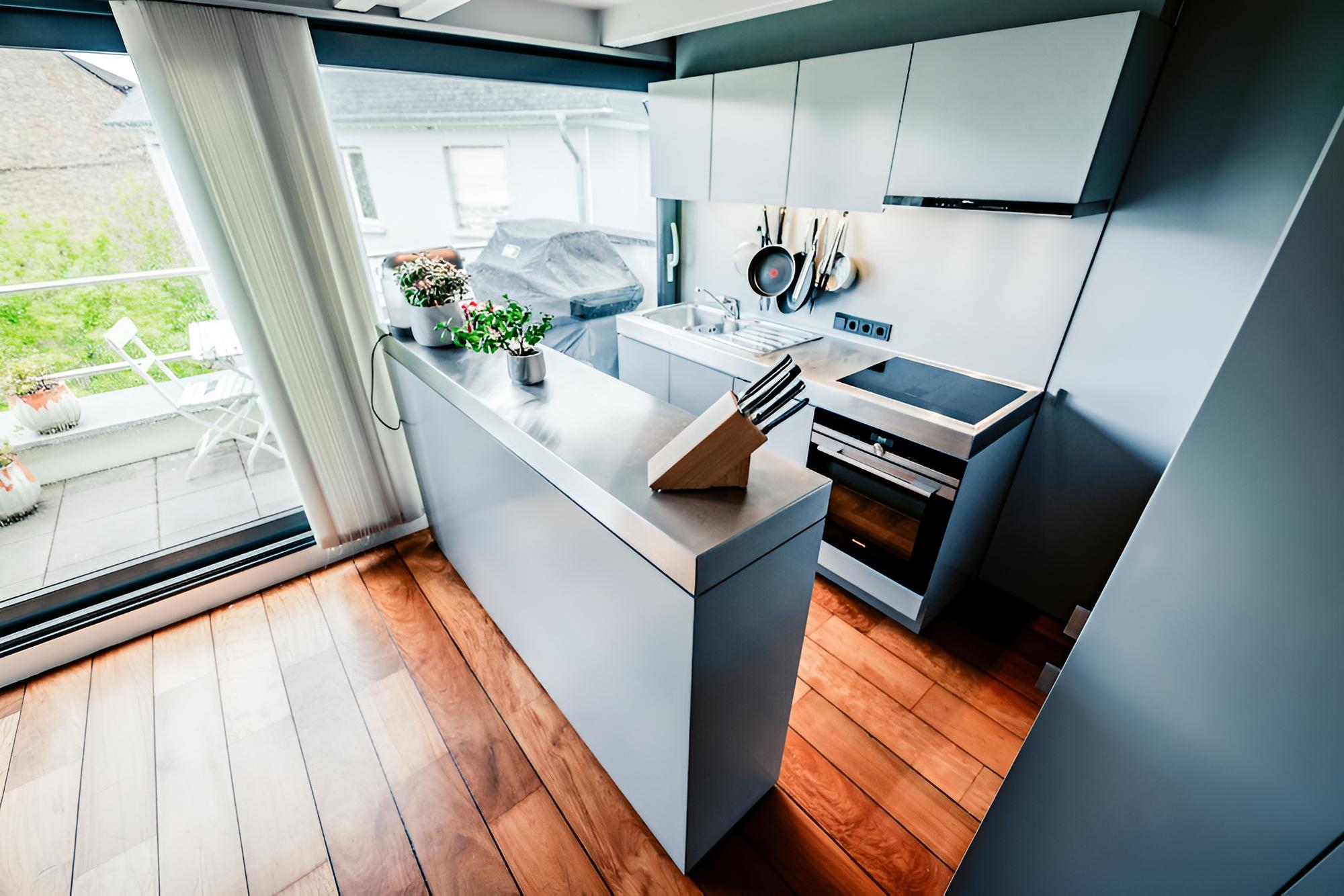 Luxurious 1BR Apt w Prkg & Jacuzzi Btub