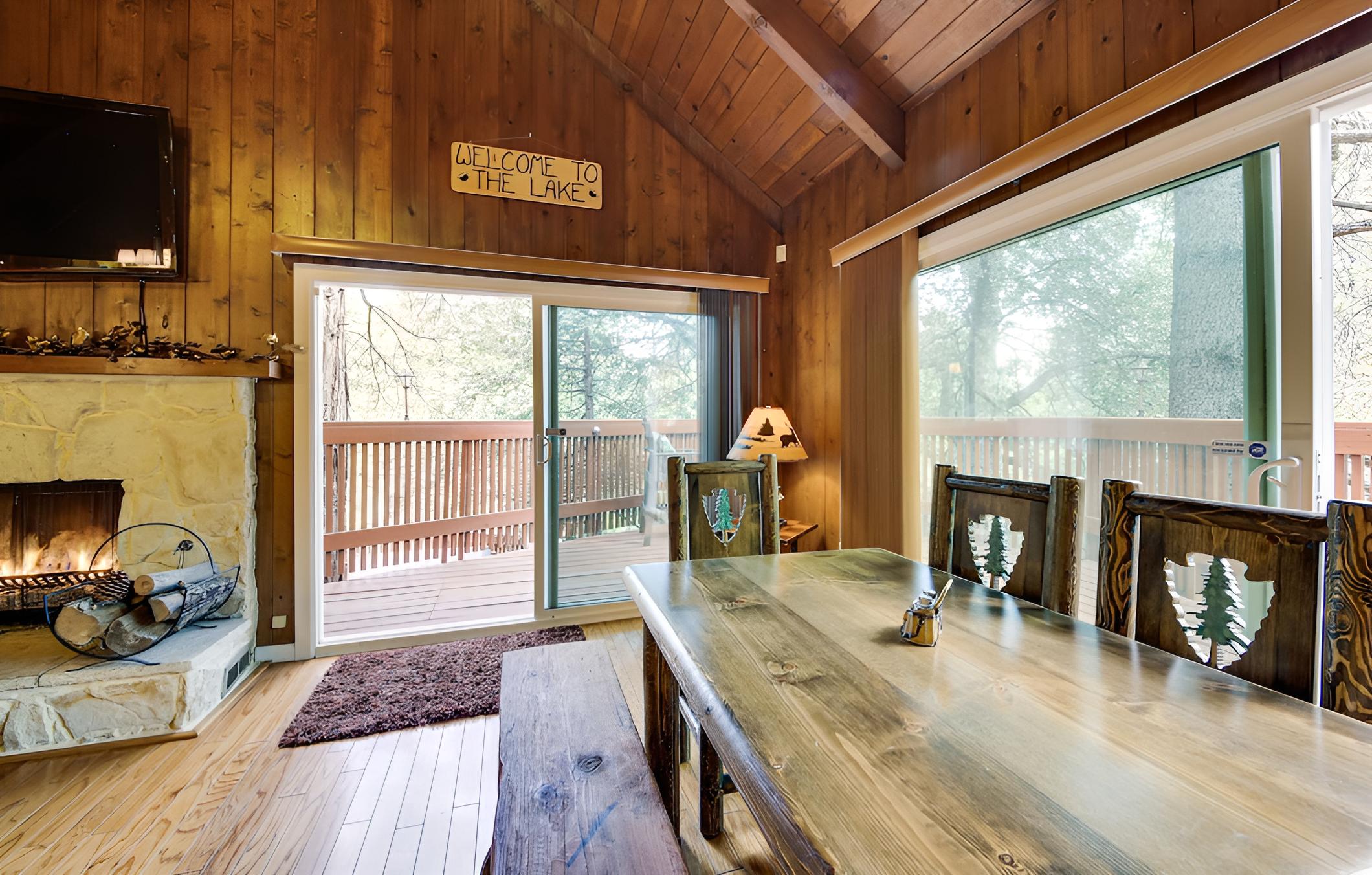 Cozy Lake Arrowhead Cabin w/ Hot Tub & Deck!