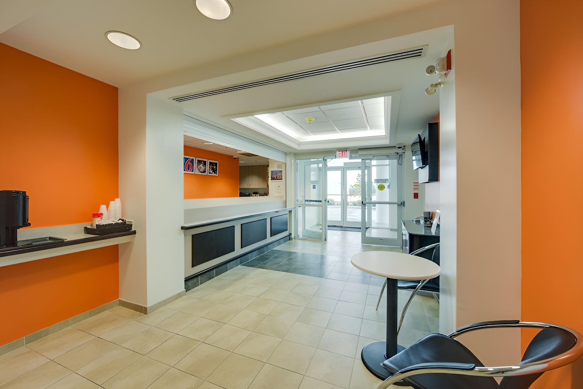 Motel 6 Brampton, ON - Toronto