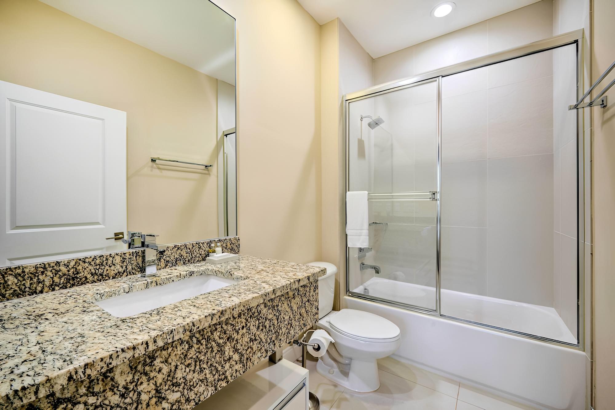 Kissimmee Townhome < 2 Mi to Disney World!
