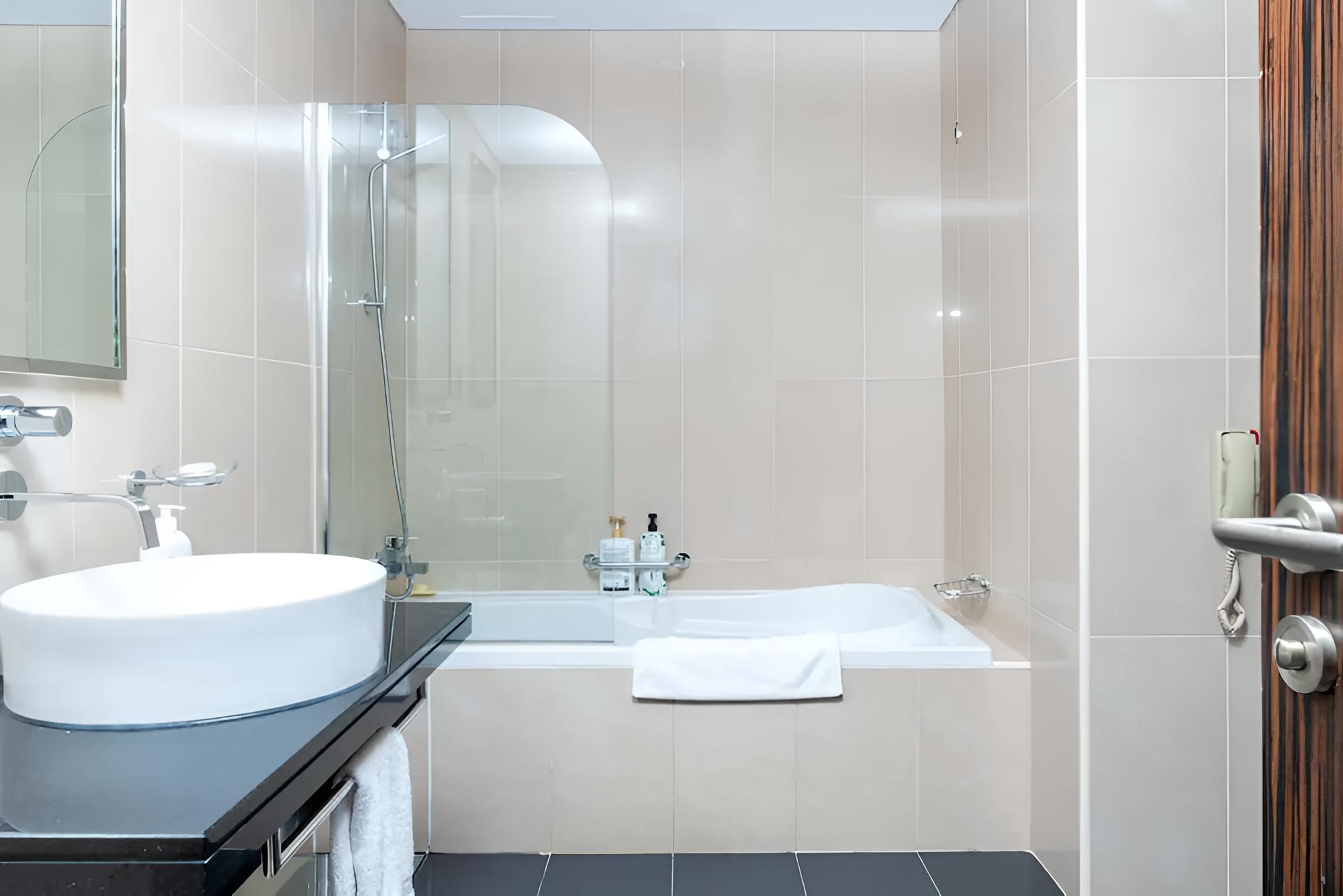 Cozy 2bdr in Jumeirah Lakes Towers