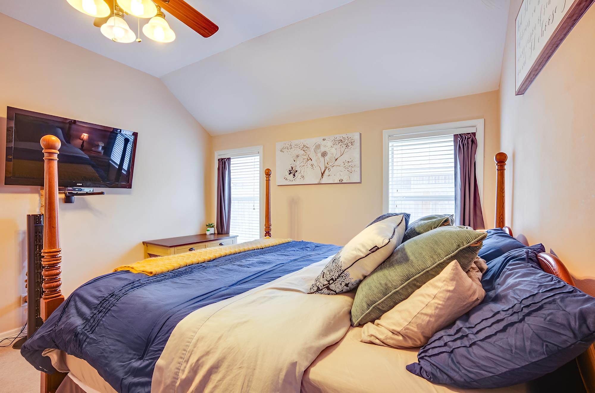 College Station Home w/ Yard ~ 4 Mi to Texas A&m!