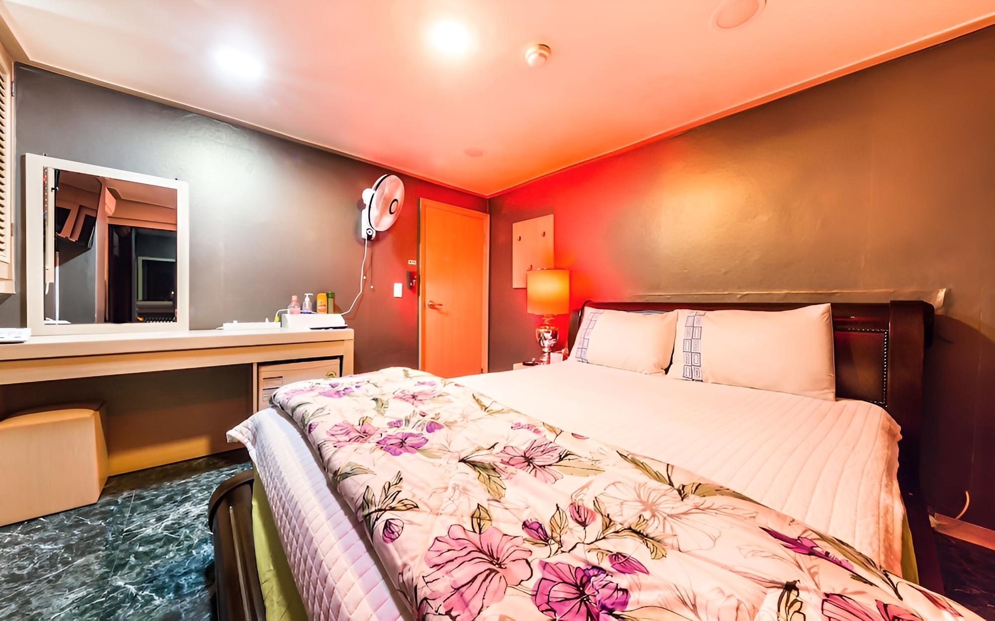 Yeongdeungpo Market Max Motel — 9