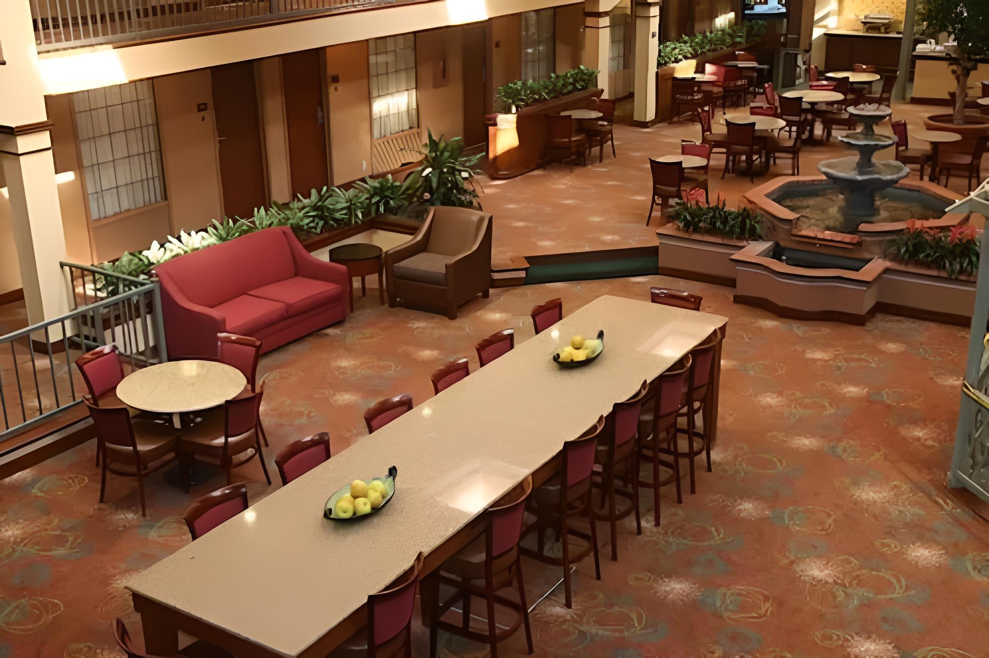 Cape Girardeau Vacations - Auburn Place Hotel And Suites - Property Image 2