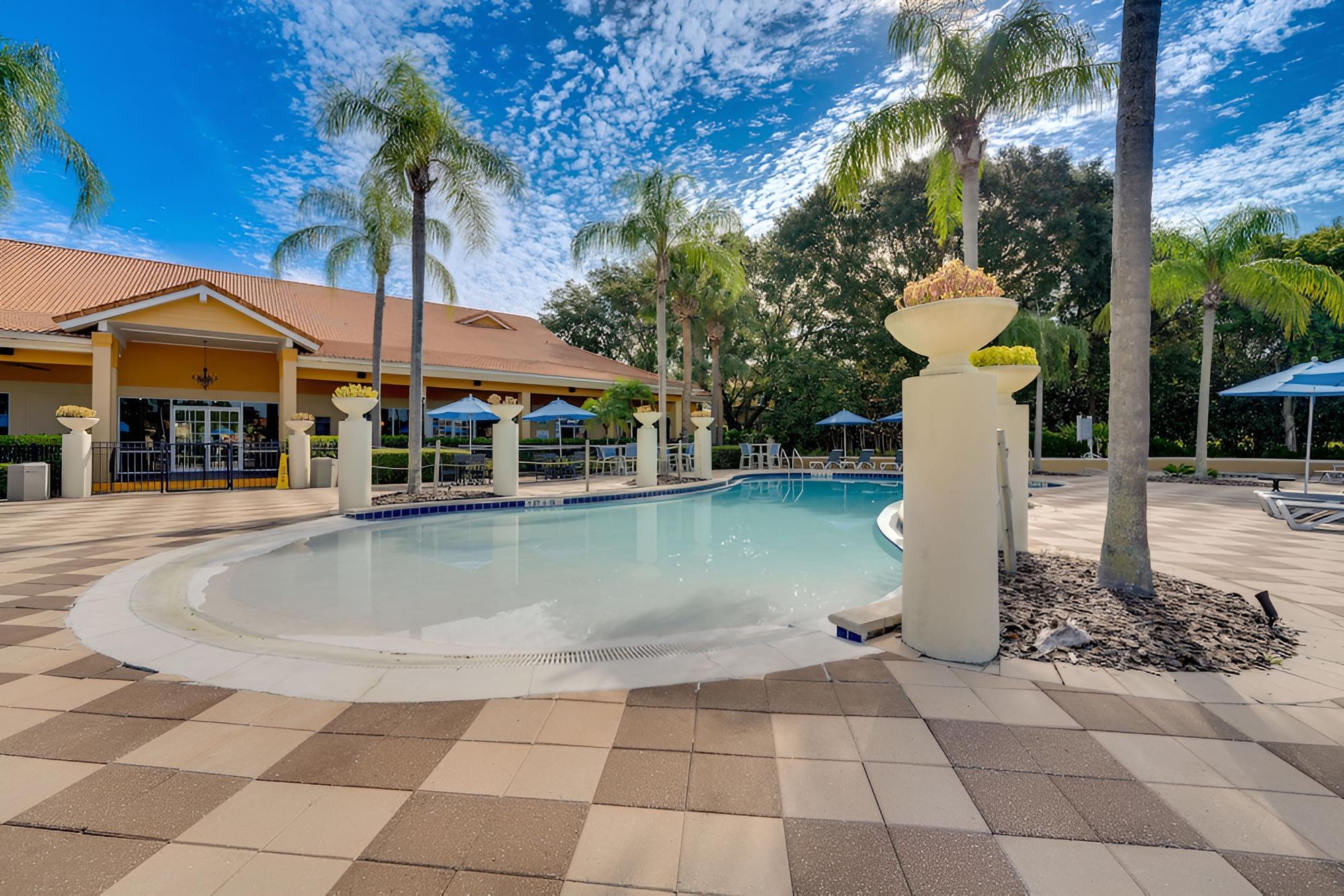 Kissimmee Townhome w/ Lanai: 4 Mi to Disney World!