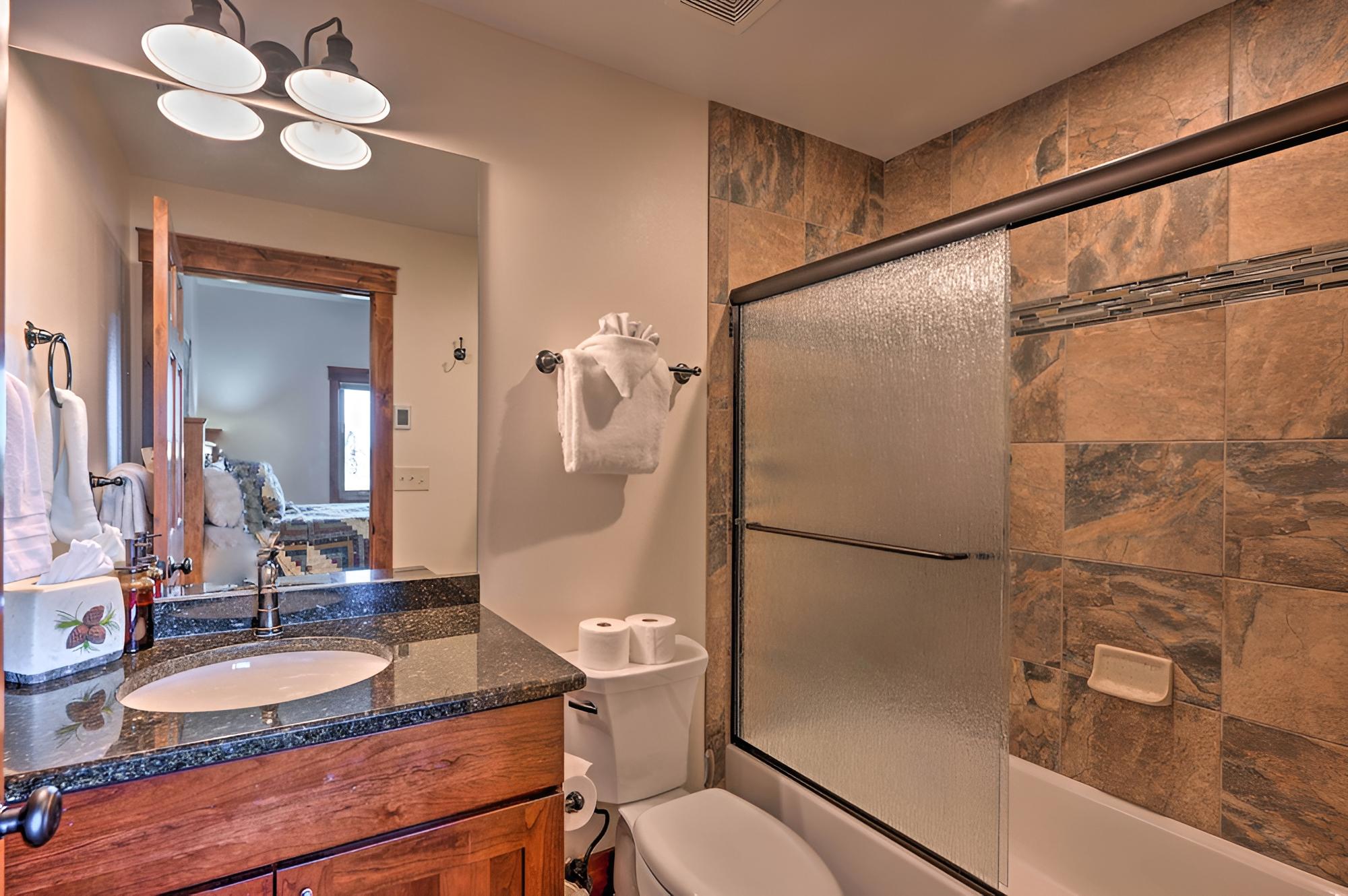Estes Park Home w/ Hot Tub ~ 5 Mi to Rmnp!