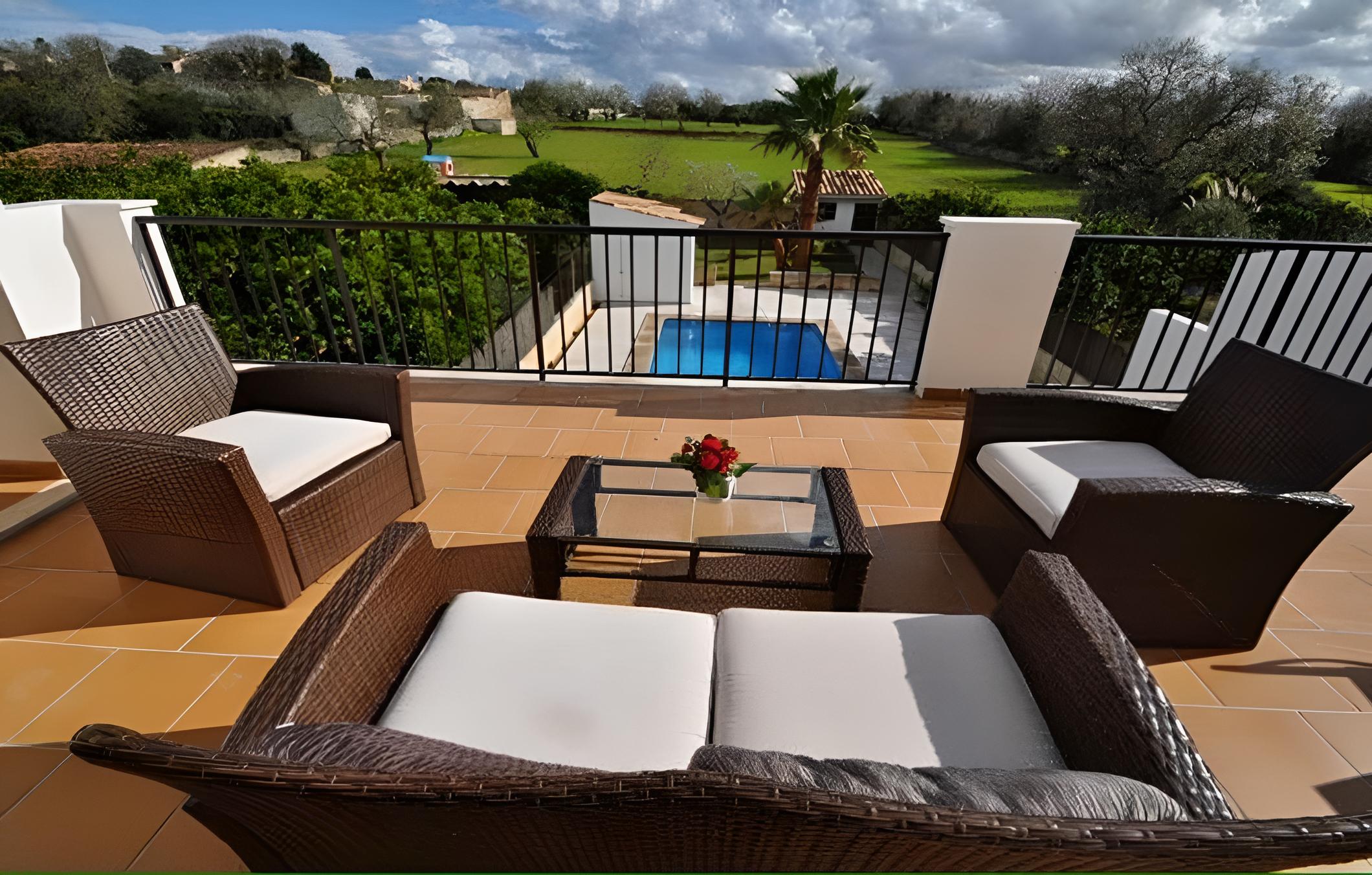 Llubi Pool and Views