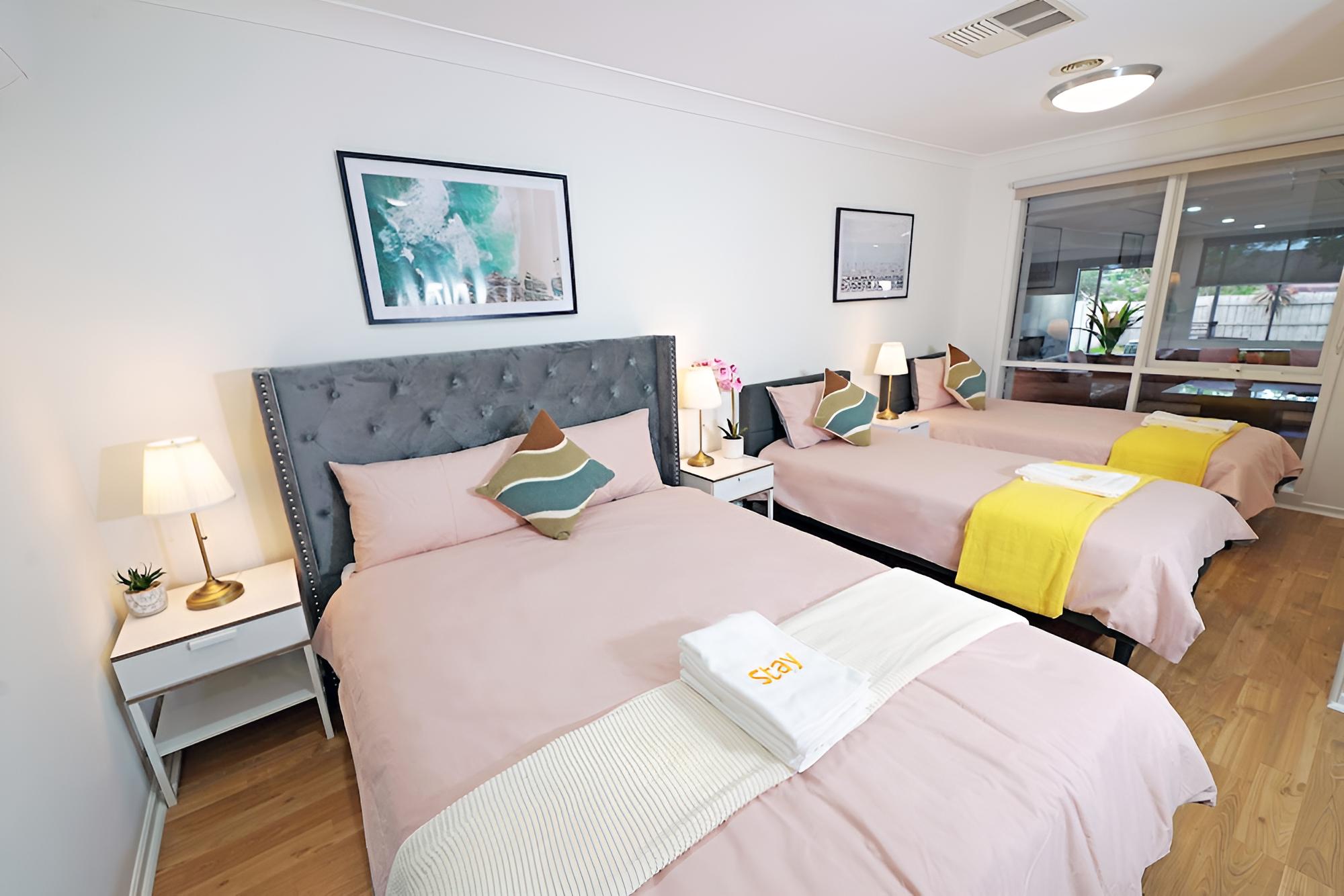 Hampton Park 4BDM Holiday Home Dandenong